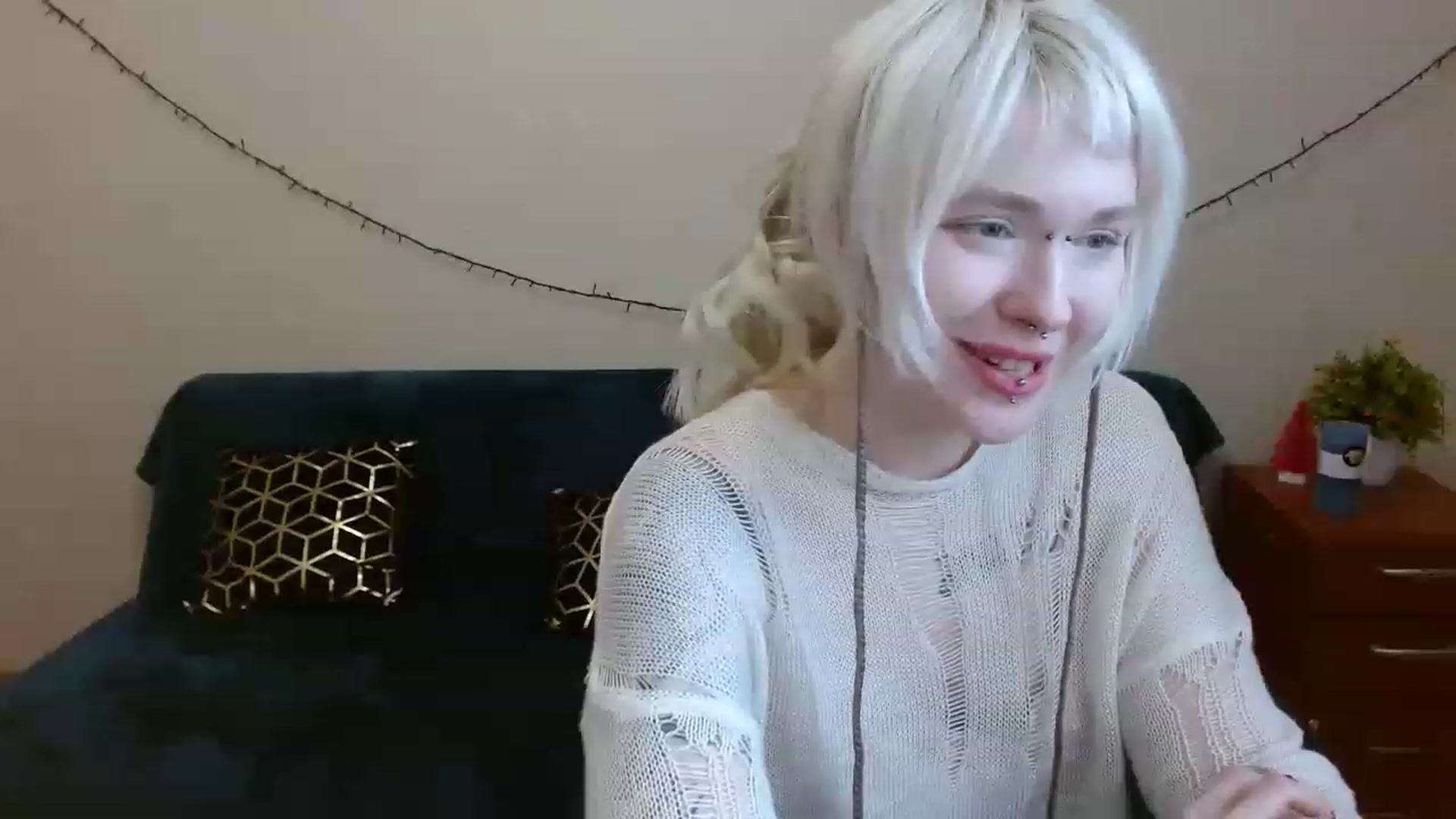 Gallery image thumbnail from Killinna's myfreecams stream on, 03/19/2023, 18:07 image 8 of 20