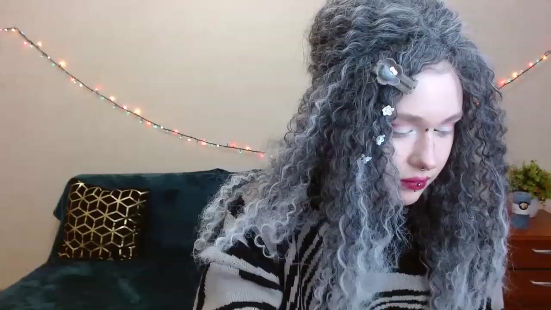 Gallery image thumbnail from Killinna's myfreecams stream on, 04/01/2023, 16:40 image 18 of 20