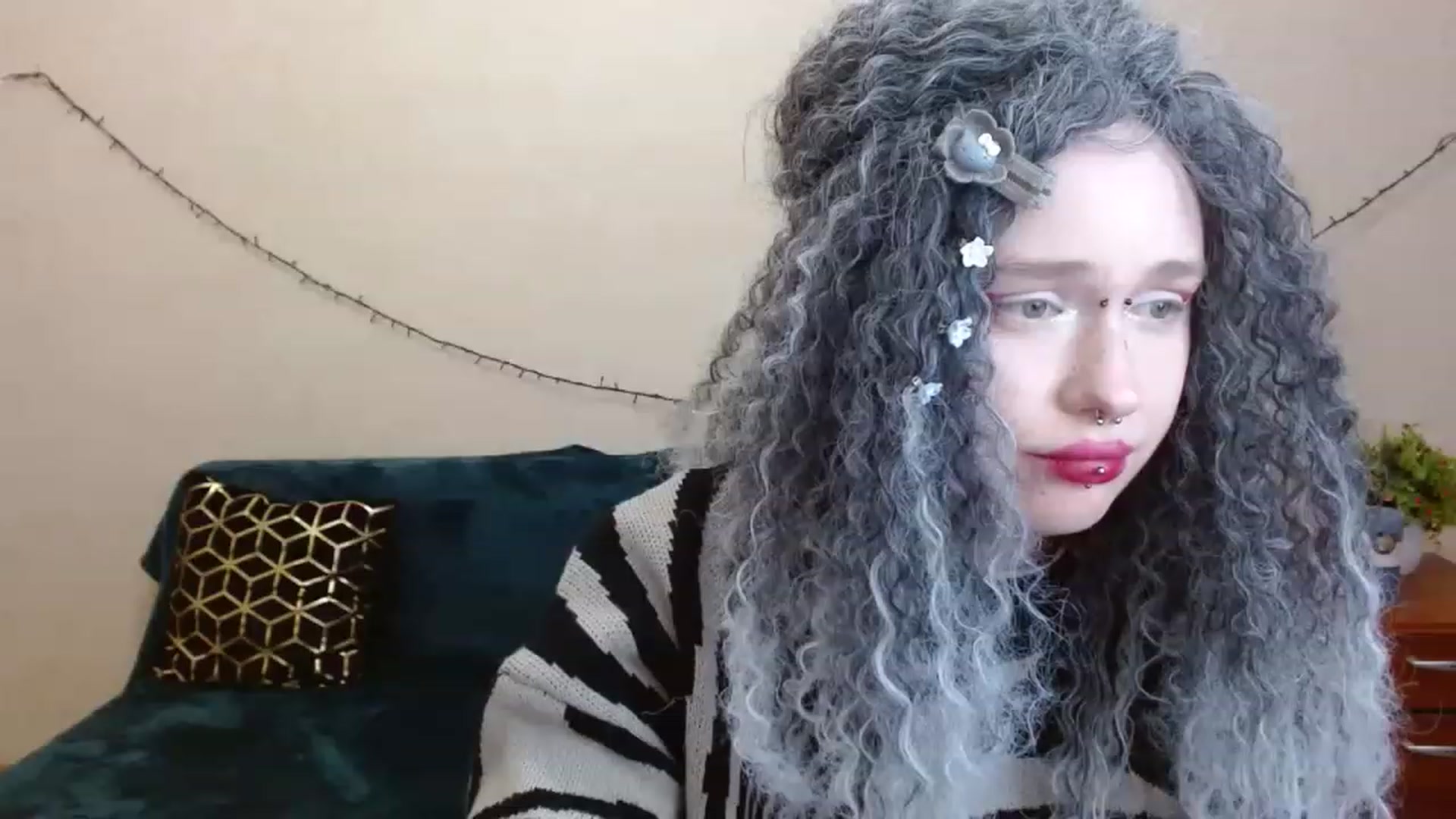 Gallery image thumbnail from Killinna's myfreecams stream on, 04/01/2023, 16:40 image 17 of 20