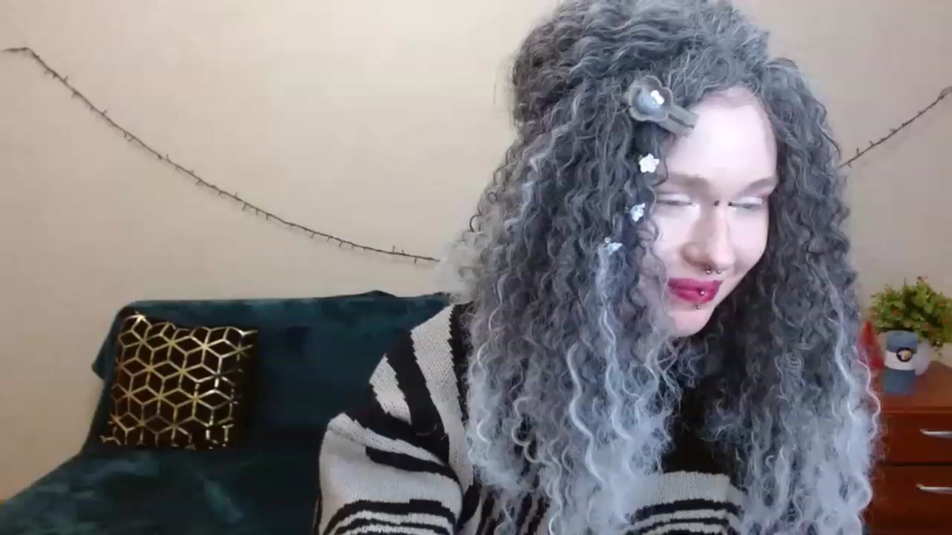 Gallery image thumbnail from Killinna's myfreecams stream on, 04/01/2023, 16:40 image 15 of 20