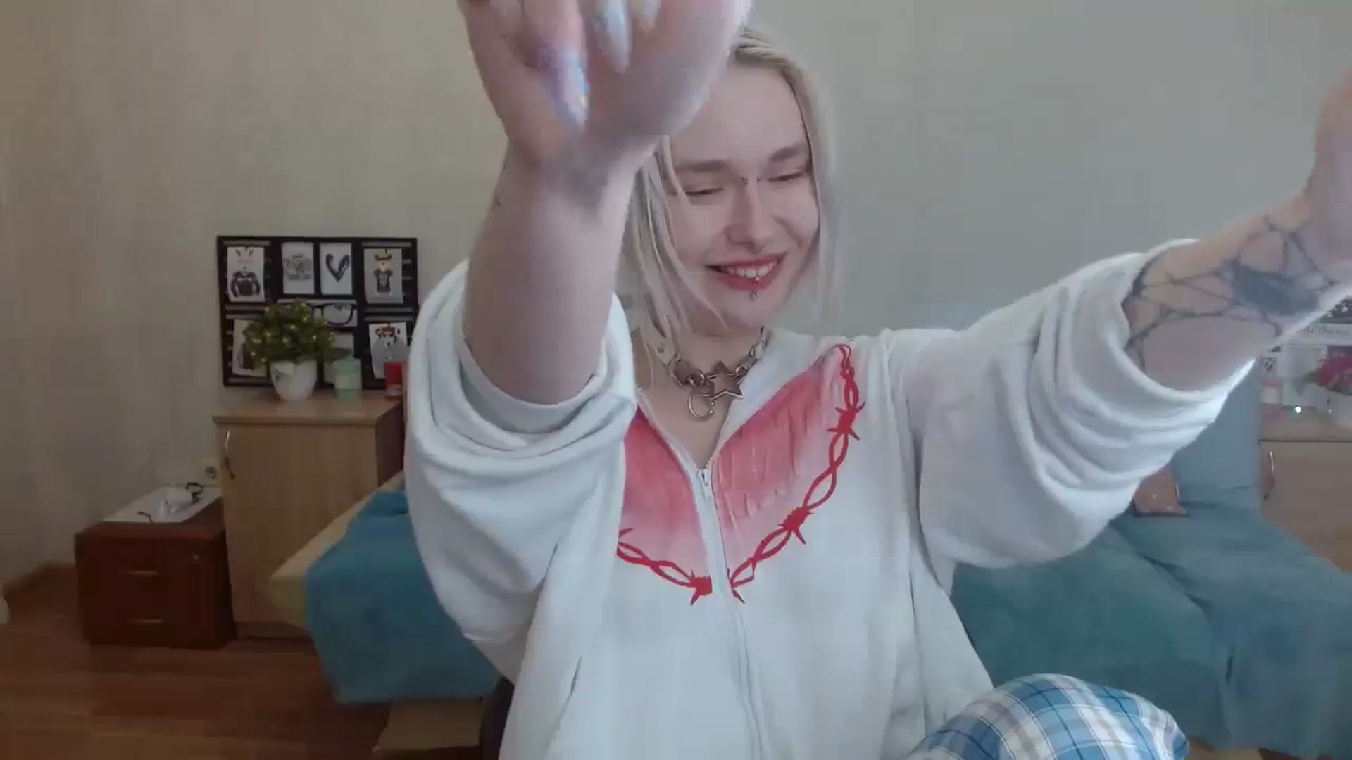 Gallery image thumbnail from Killinna's myfreecams stream on, 09/16/2023, 17:14 image 11 of 20