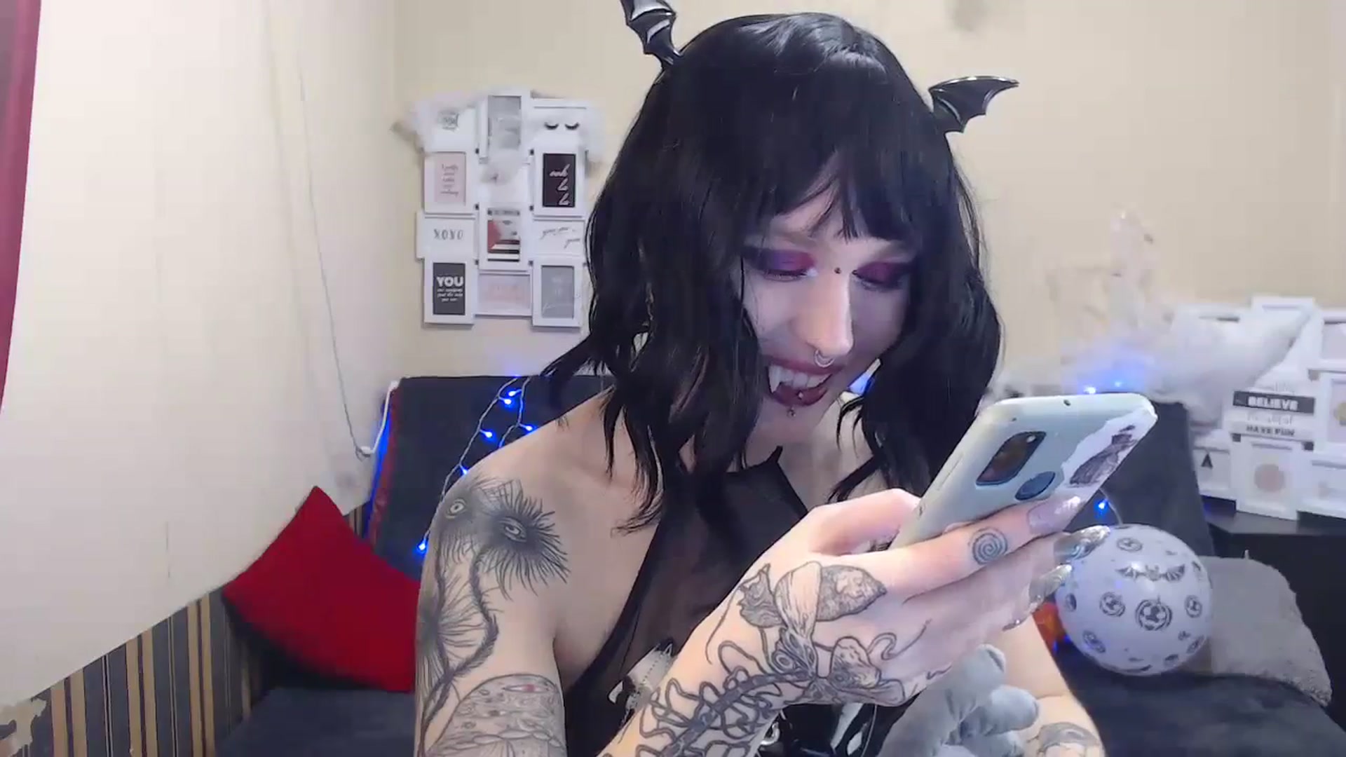 Gallery image thumbnail from Killinna's myfreecams stream on, 10/31/2023, 14:58 image 4 of 20