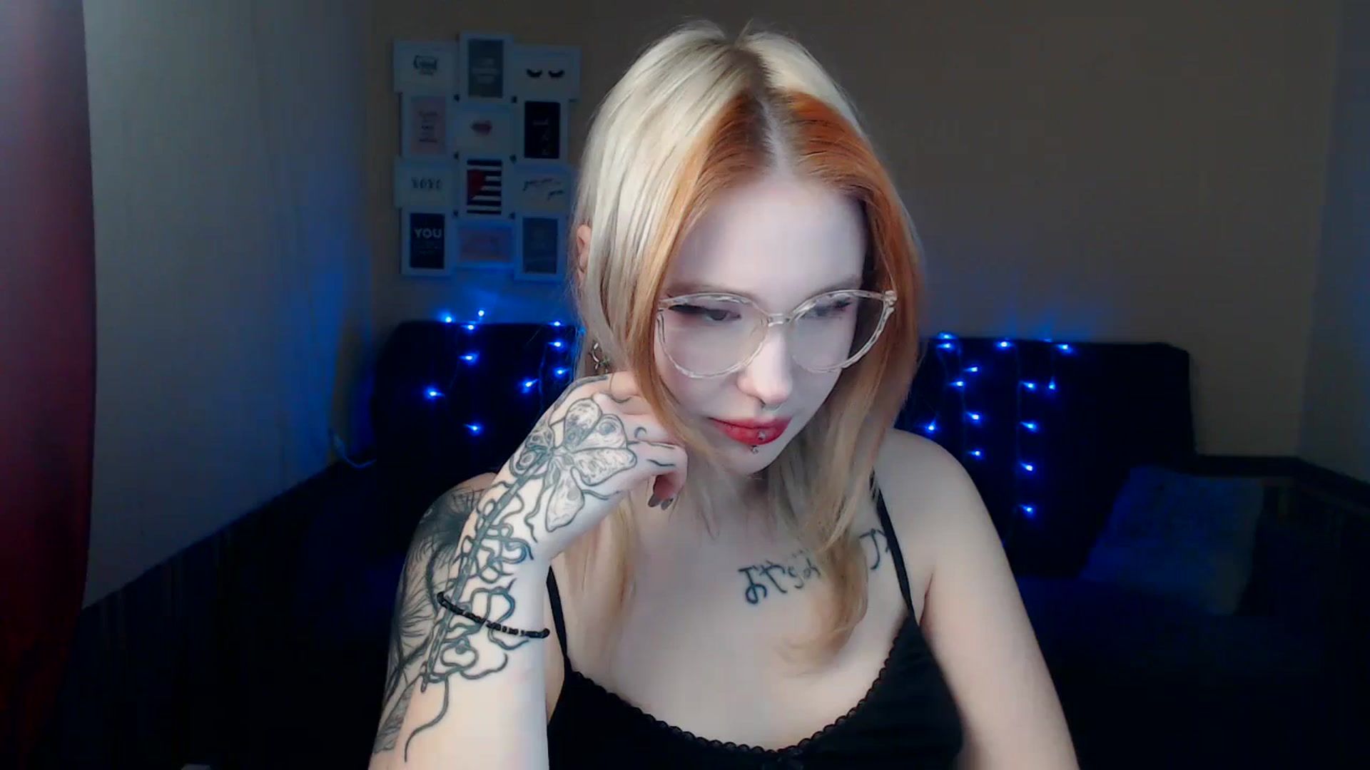 Gallery image thumbnail from Killinna's myfreecams stream on, 03/10/2024, 17:20 image 11 of 20