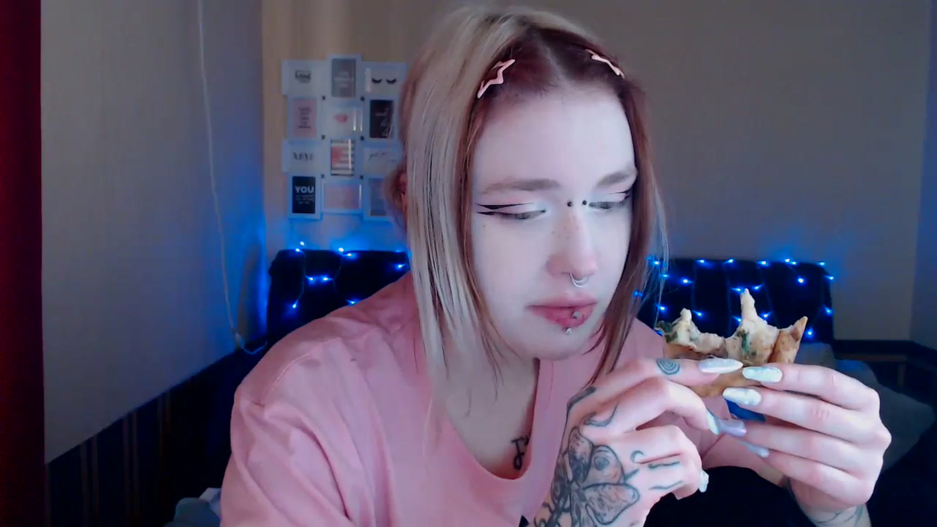 Gallery image thumbnail from Killinna's myfreecams stream on, 03/31/2024, 14:34 image 2 of 20