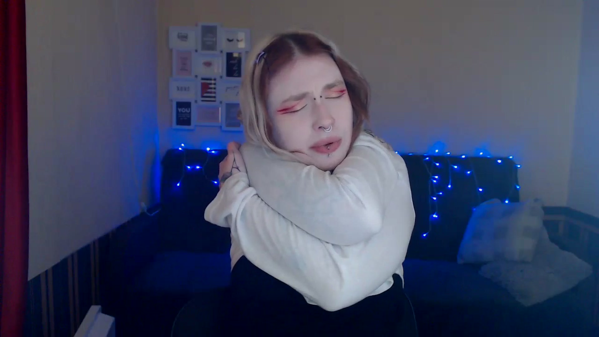 Gallery image thumbnail from Killinna's myfreecams stream on, 04/04/2024, 16:17 image 10 of 20