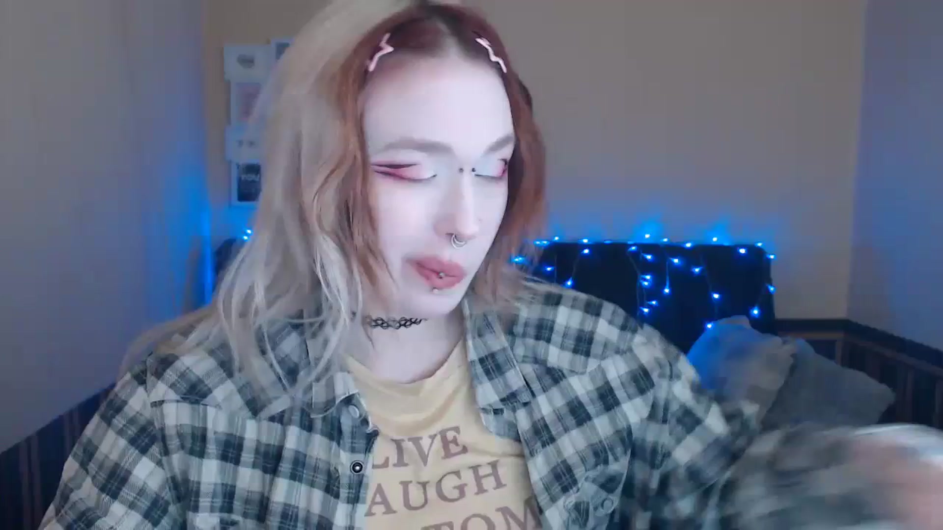 Gallery image thumbnail from Killinna's myfreecams stream on, 04/06/2024, 14:22 image 1 of 20