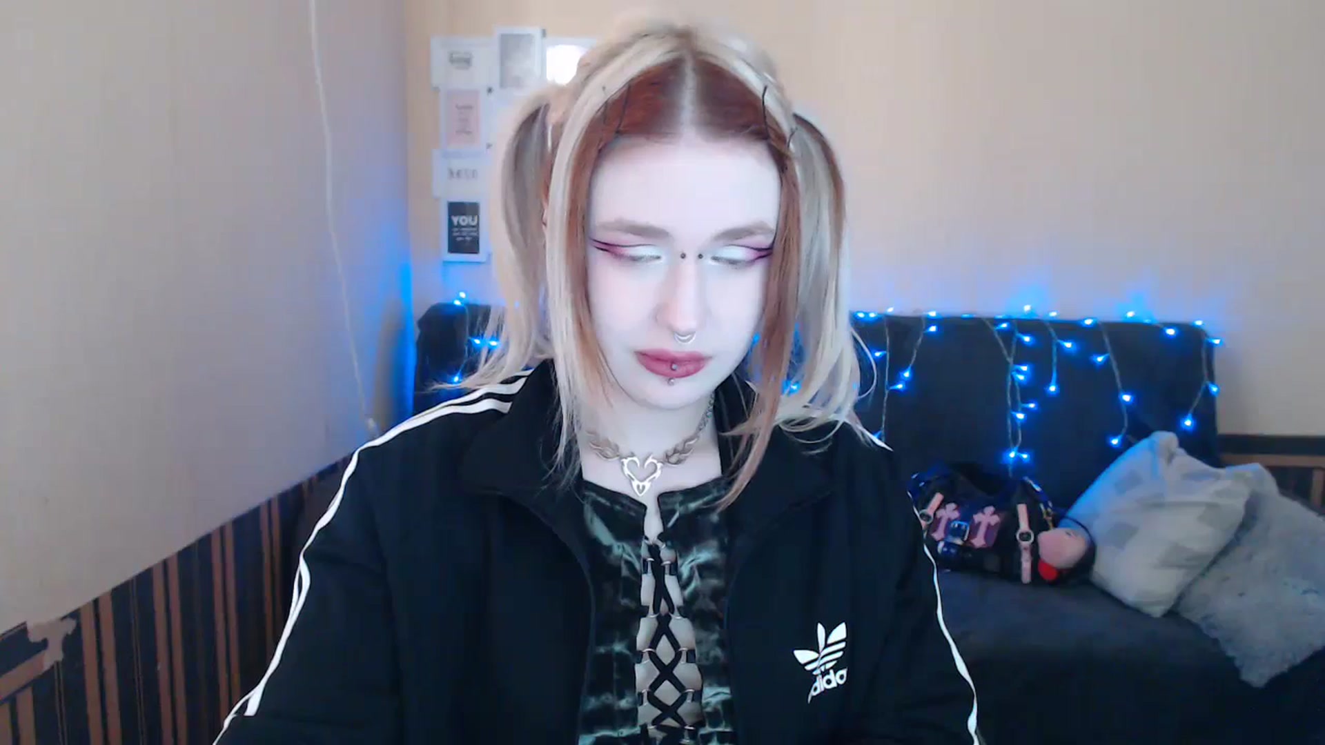 Gallery image thumbnail from Killinna's myfreecams stream on, 04/10/2024, 13:43 image 4 of 20