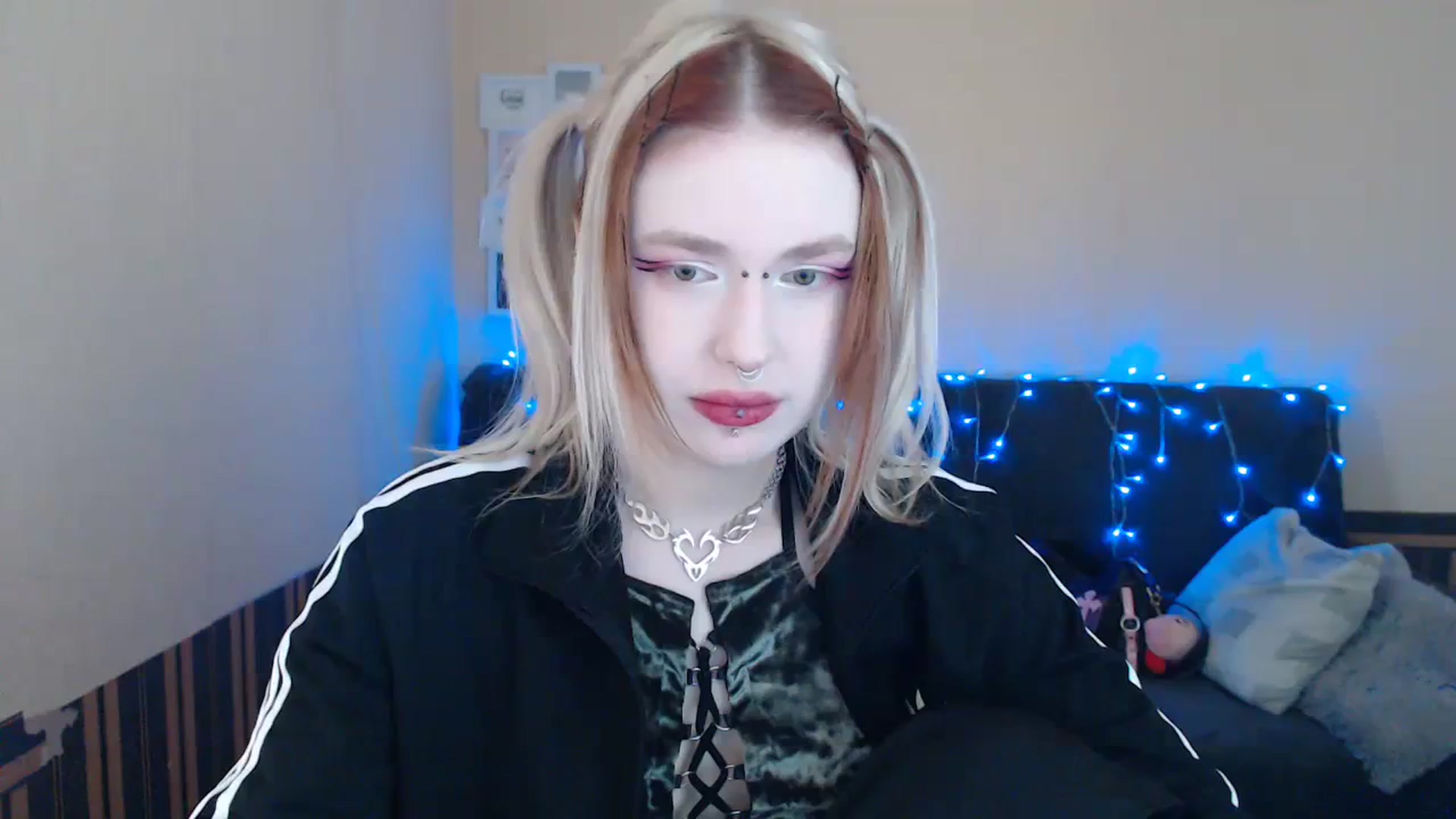 Gallery image thumbnail from Killinna's myfreecams stream on, 04/10/2024, 13:43 image 7 of 20