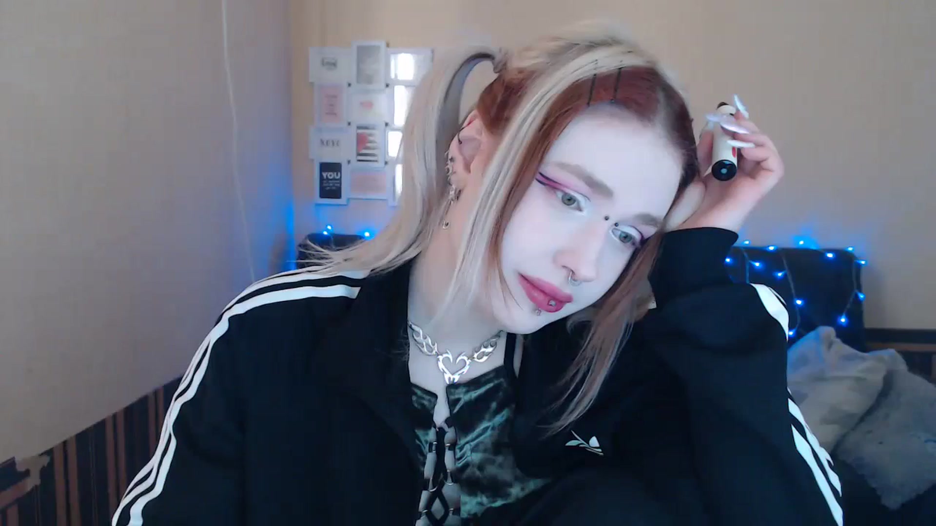 Gallery image thumbnail from Killinna's myfreecams stream on, 04/10/2024, 13:43 image 5 of 20