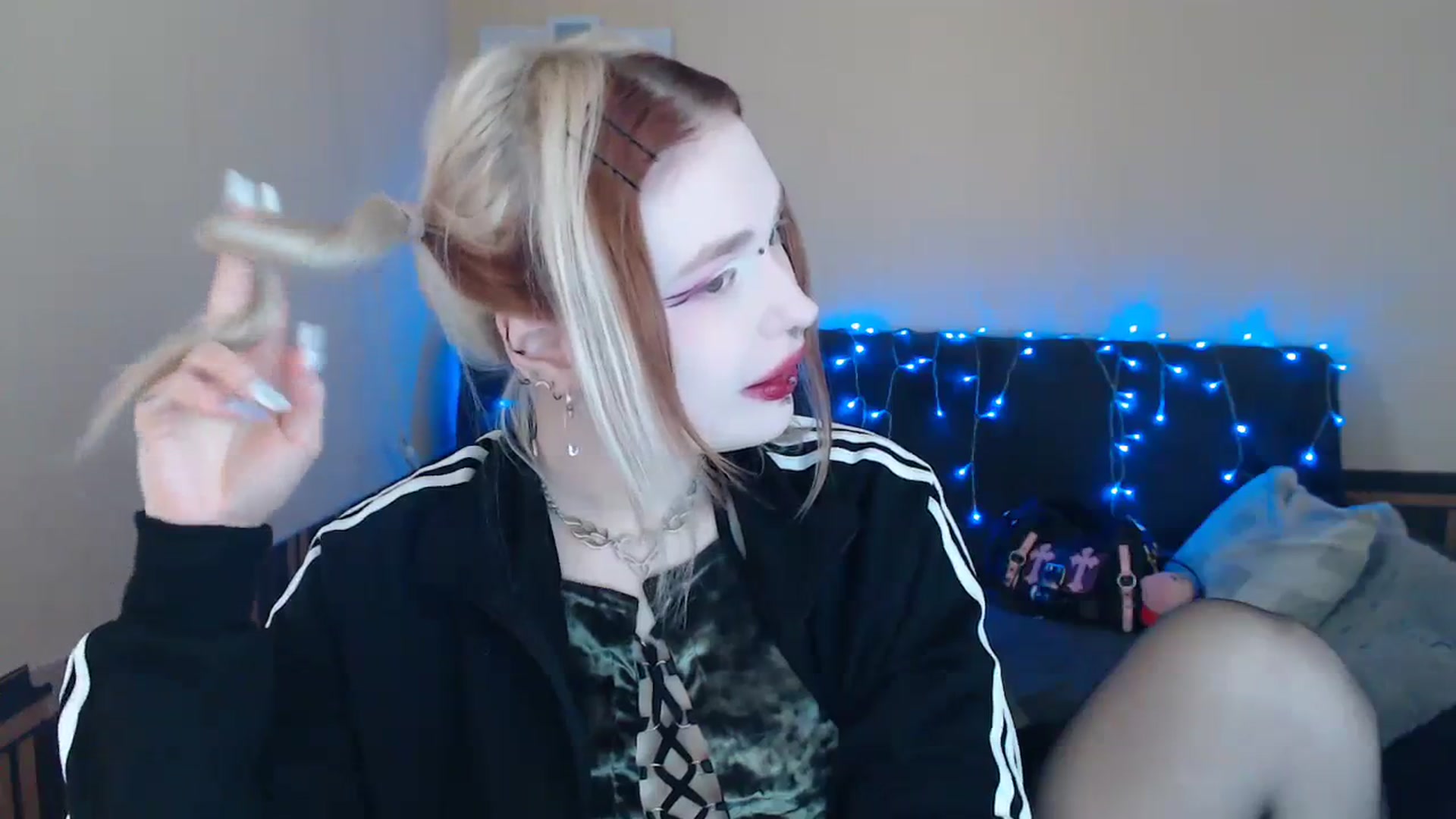 Gallery image thumbnail from Killinna's myfreecams stream on, 04/10/2024, 13:43 image 8 of 20