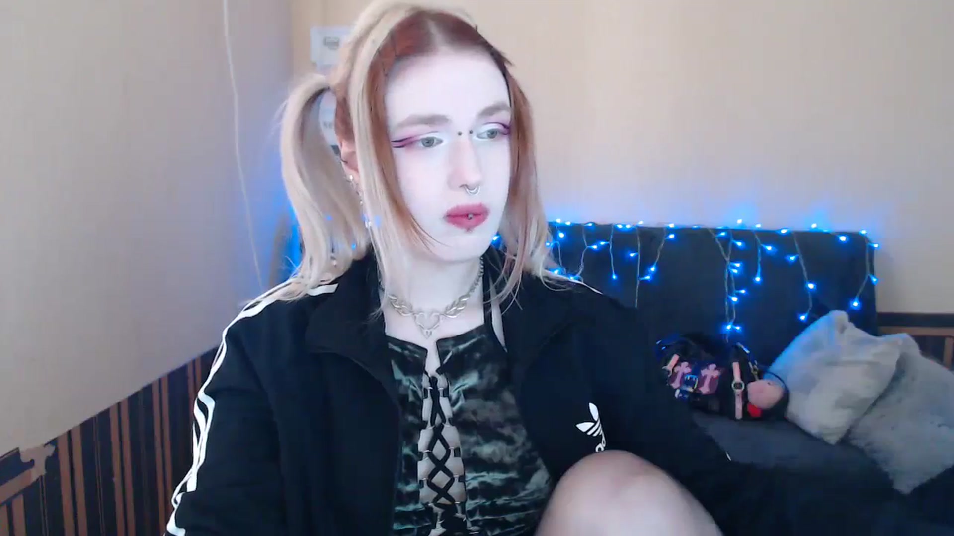 Gallery image thumbnail from Killinna's myfreecams stream on, 04/10/2024, 13:43 image 3 of 20