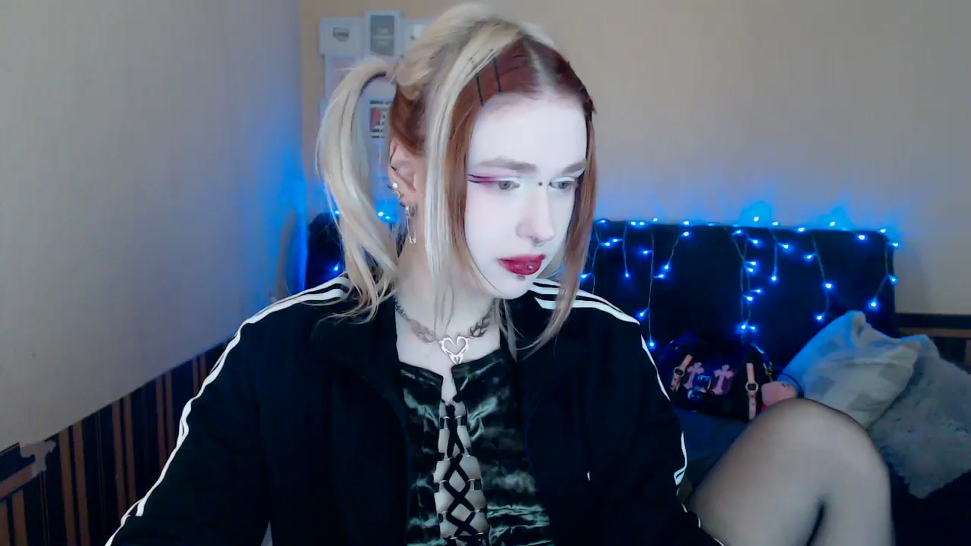 Gallery image thumbnail from Killinna's myfreecams stream on, 04/10/2024, 13:43 image 9 of 20