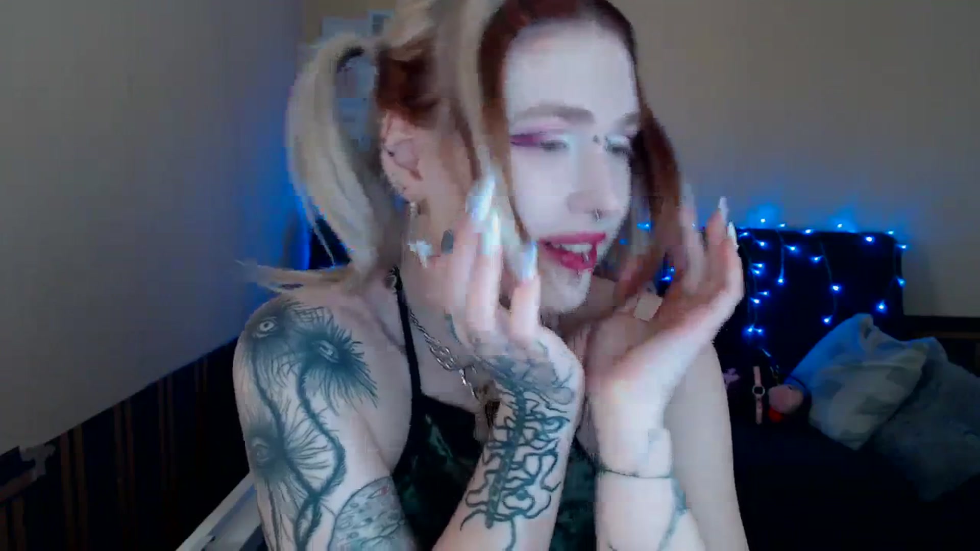 Gallery image thumbnail from Killinna's myfreecams stream on, 04/10/2024, 13:43 image 10 of 20