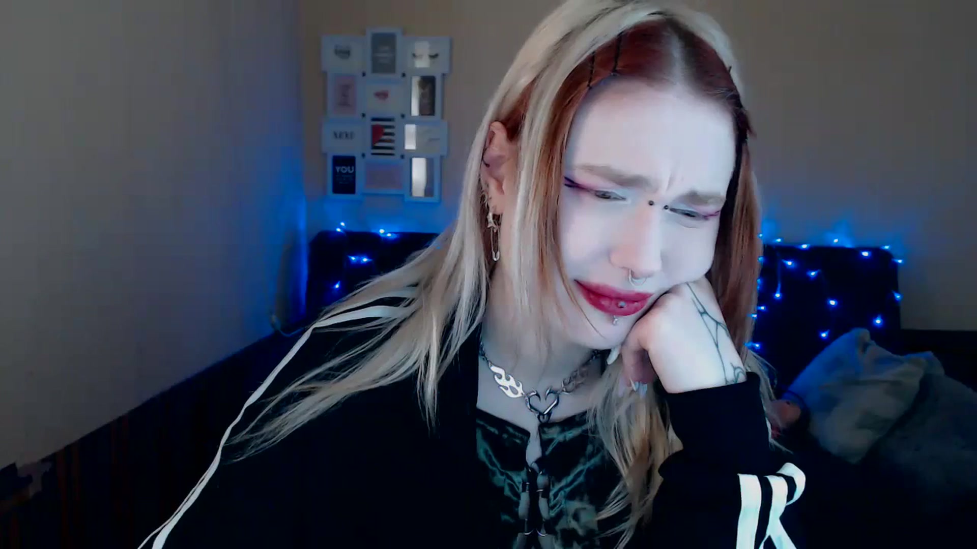 Gallery image thumbnail from Killinna's myfreecams stream on, 04/10/2024, 13:43 image 14 of 20
