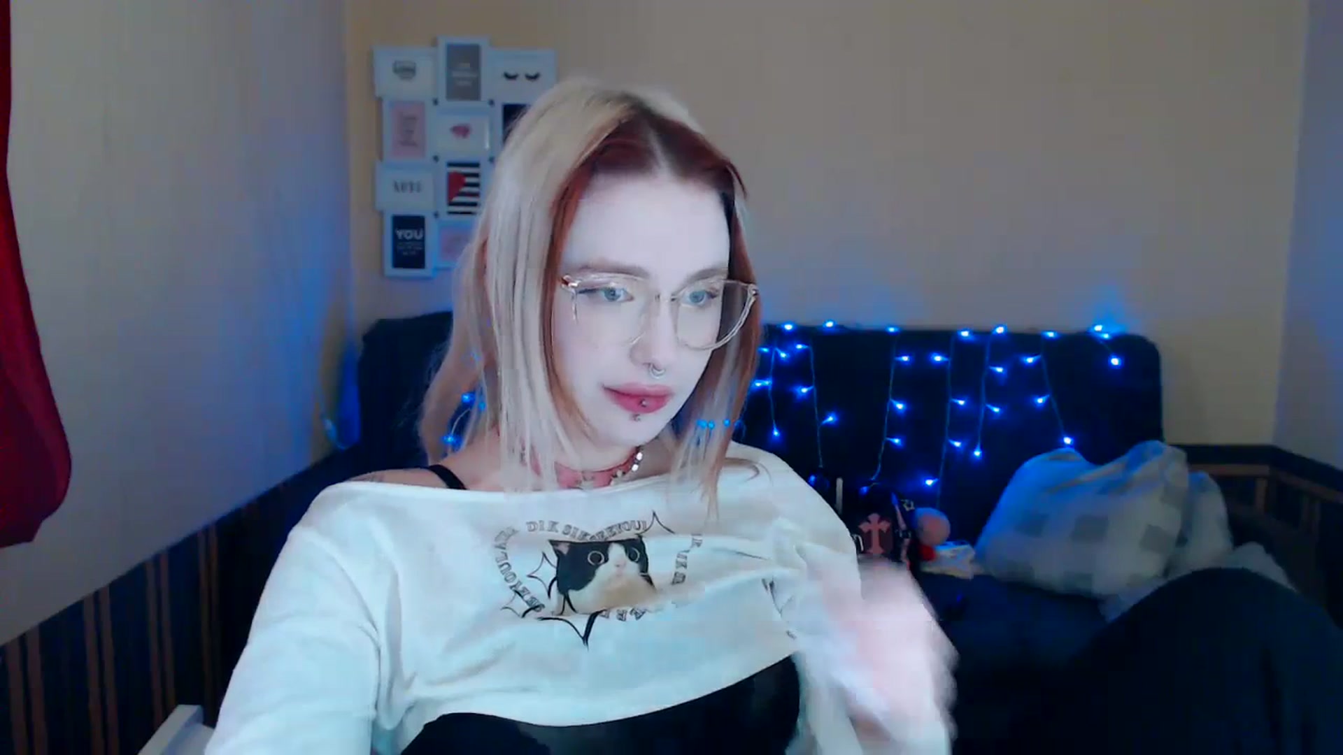 Gallery image thumbnail from Killinna's myfreecams stream on, 04/12/2024, 13:45 image 7 of 20