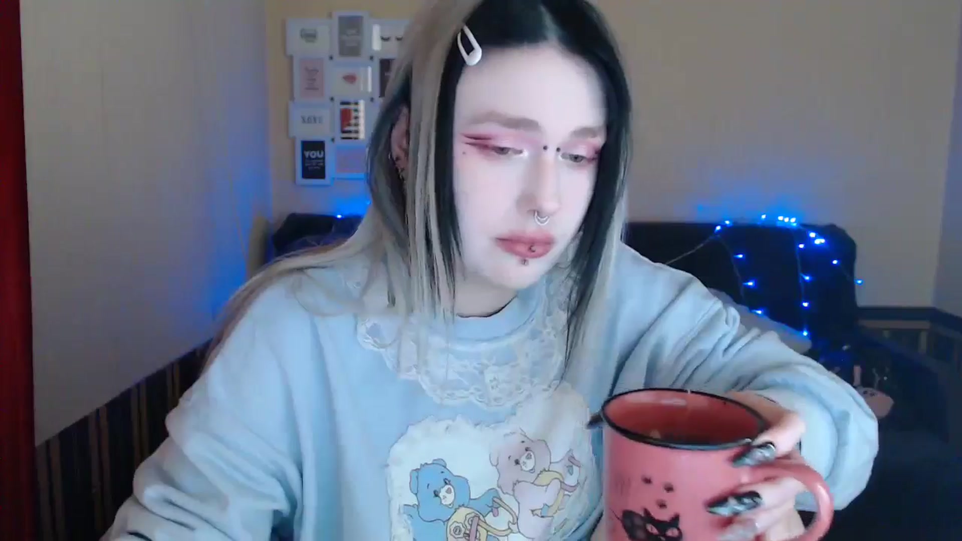Gallery image thumbnail from Killinna's myfreecams stream on, 05/03/2024, 15:48 image 16 of 20