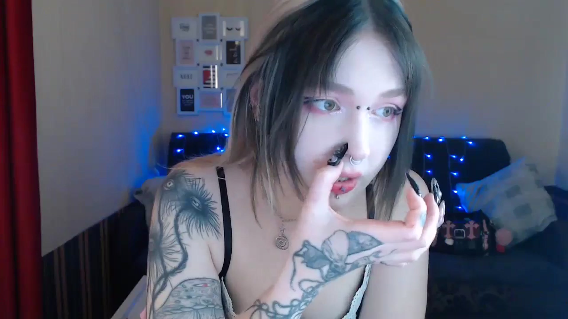 Gallery image thumbnail from Killinna's myfreecams stream on, 05/12/2024, 13:29 image 8 of 20