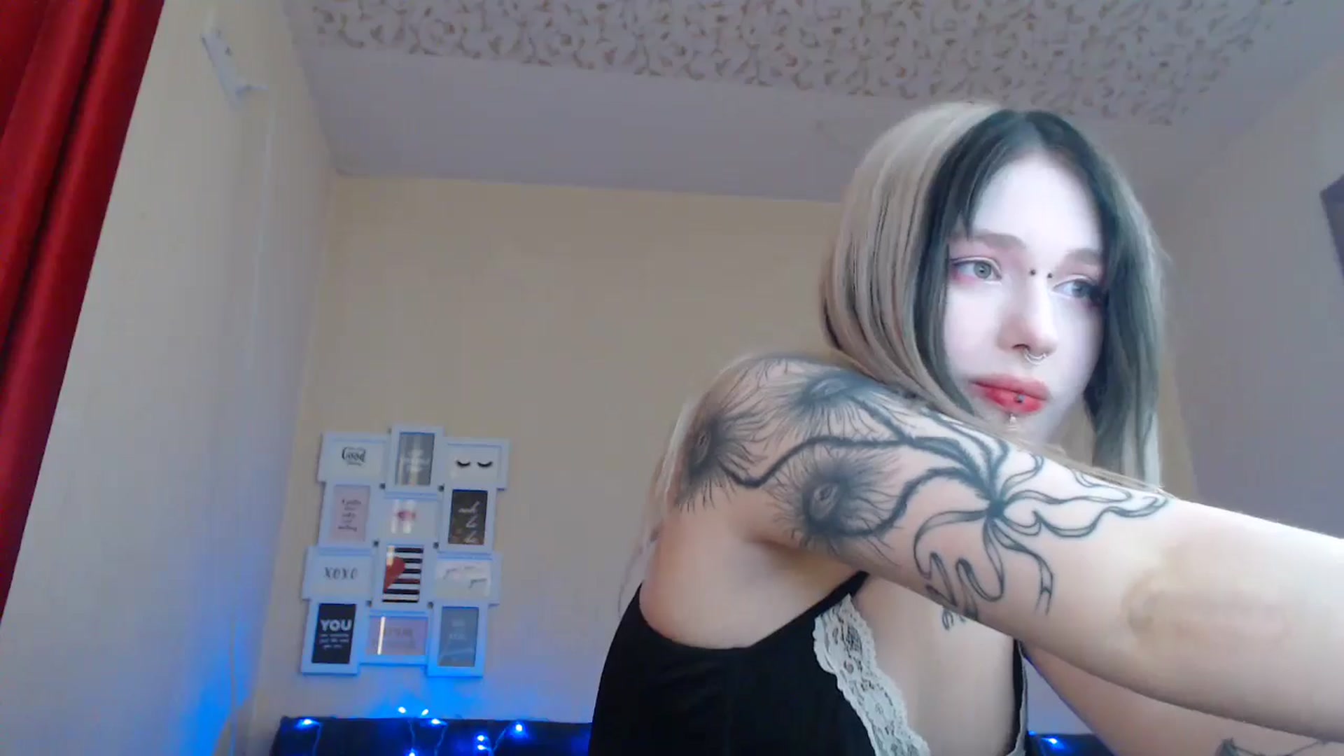 Gallery image thumbnail from Killinna's myfreecams stream on, 05/12/2024, 17:27 image 8 of 20