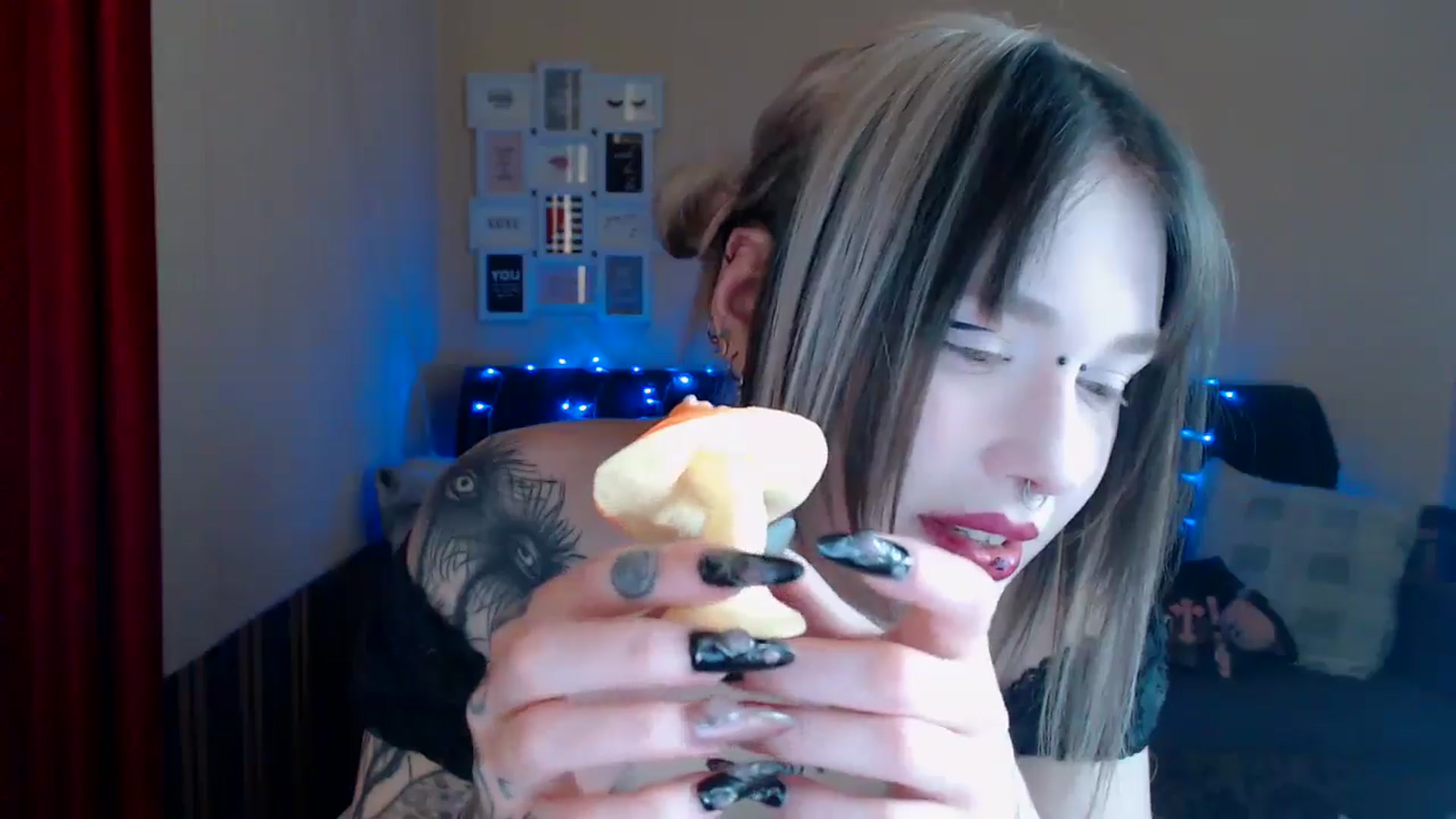 Gallery image thumbnail from Killinna's myfreecams stream on, 05/17/2024, 14:08 image 8 of 20