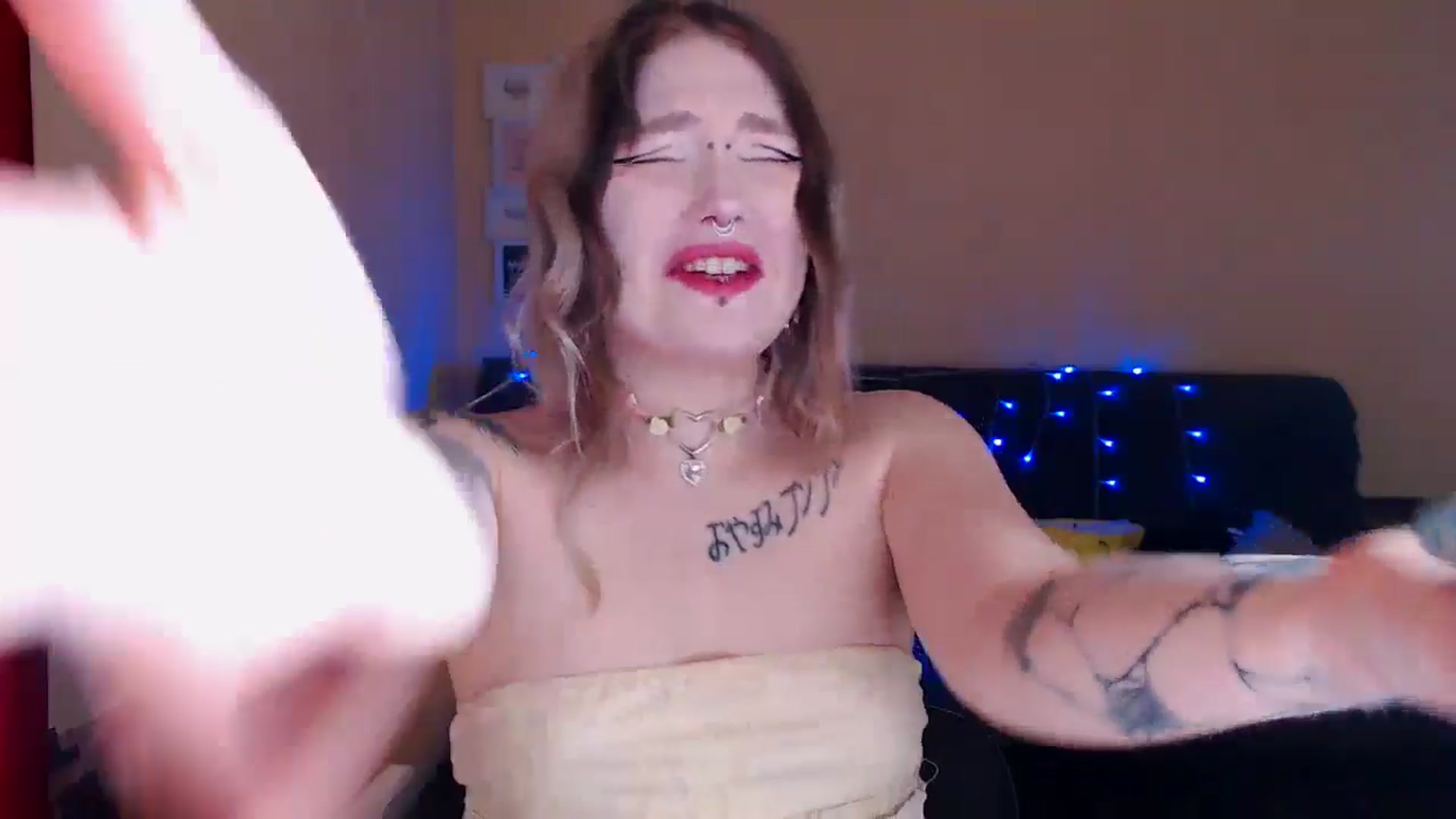 Gallery image thumbnail from Killinna's myfreecams stream on, 05/26/2024, 13:47 image 3 of 20