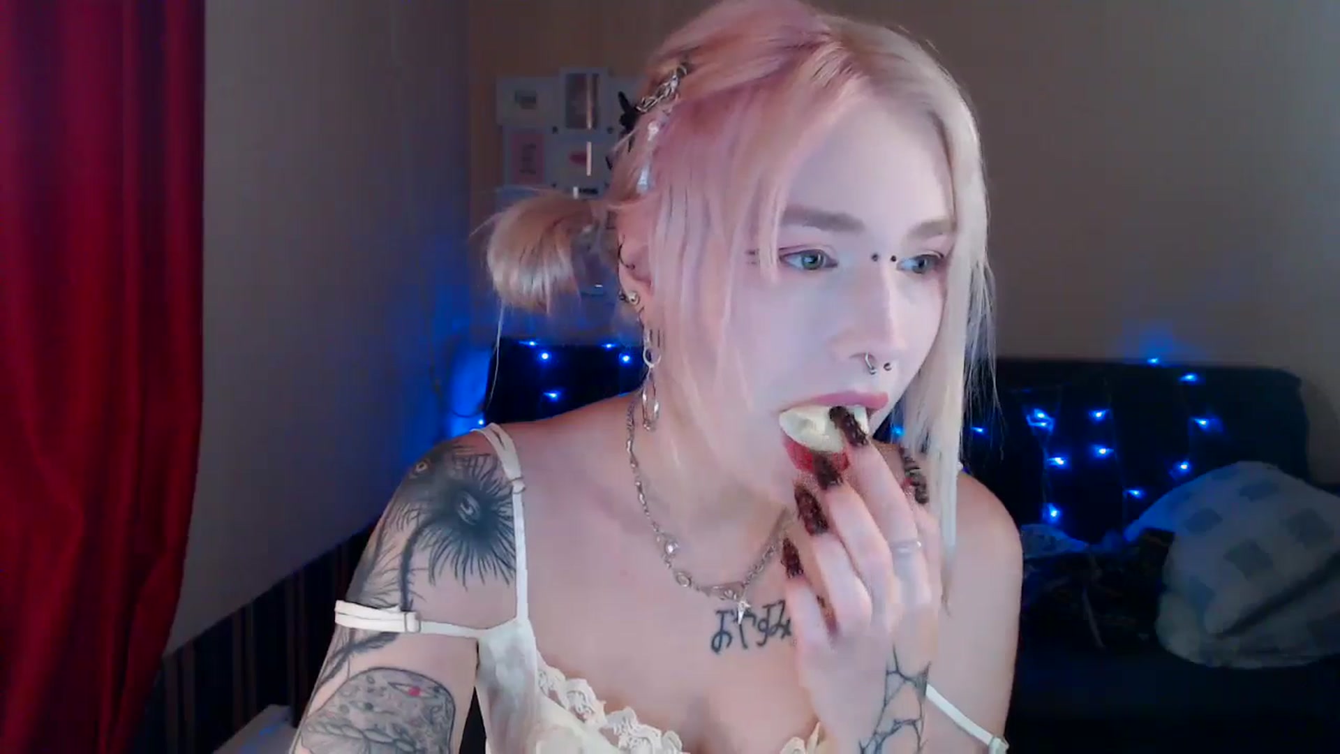 Gallery image thumbnail from Killinna's myfreecams stream on, 07/14/2024, 13:16 image 20 of 20