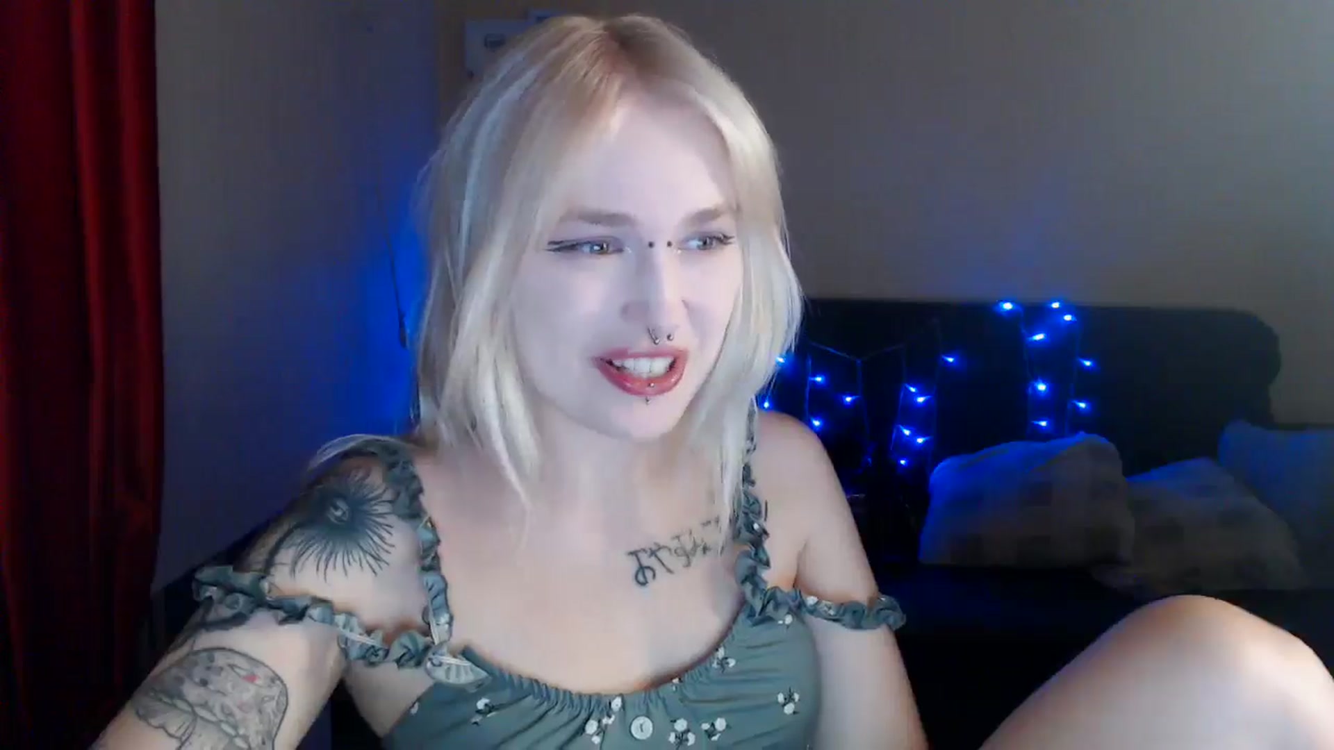 Gallery image thumbnail from Killinna's myfreecams stream on, 07/19/2024, 16:36 image 6 of 20