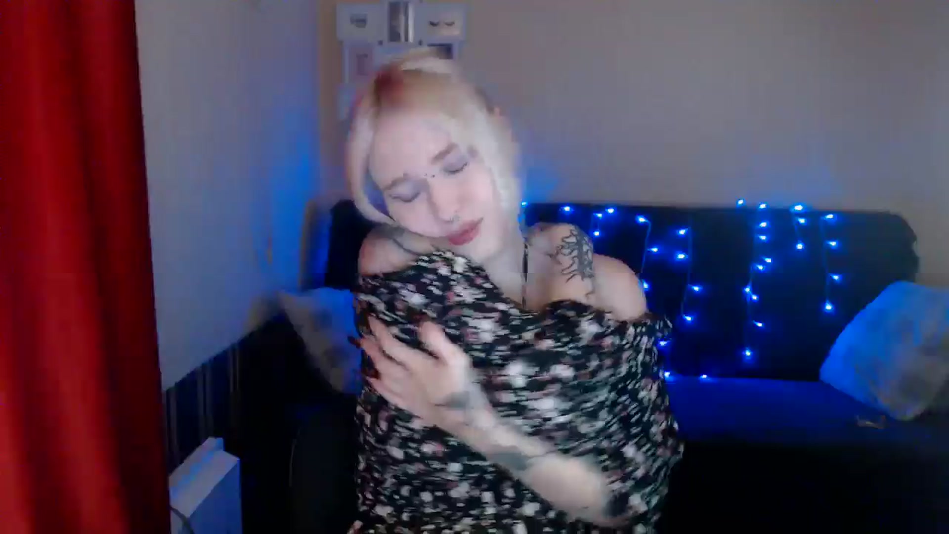 Gallery image thumbnail from Killinna's myfreecams stream on, 07/30/2024, 15:25 image 16 of 20