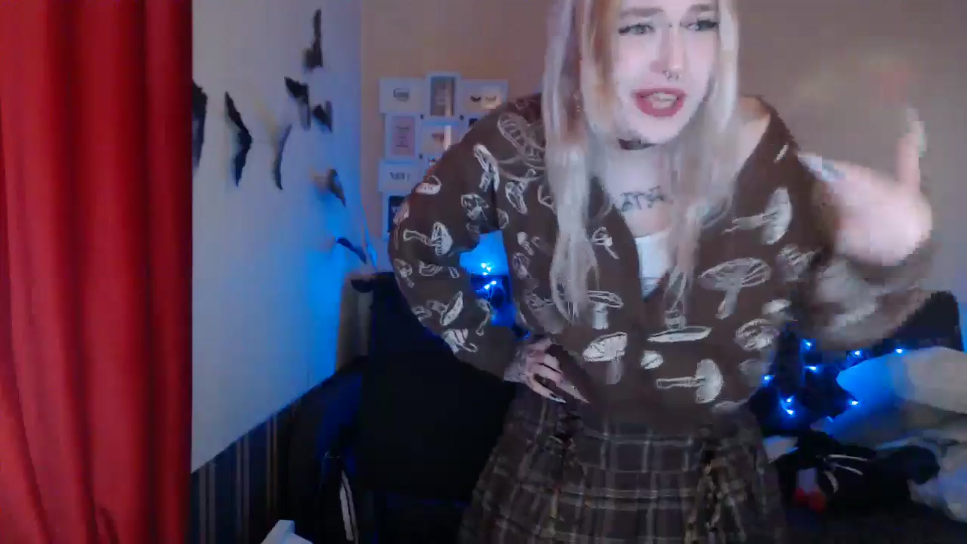 Gallery image thumbnail from Killinna's myfreecams stream on, 10/17/2024, 14:45 image 3 of 20