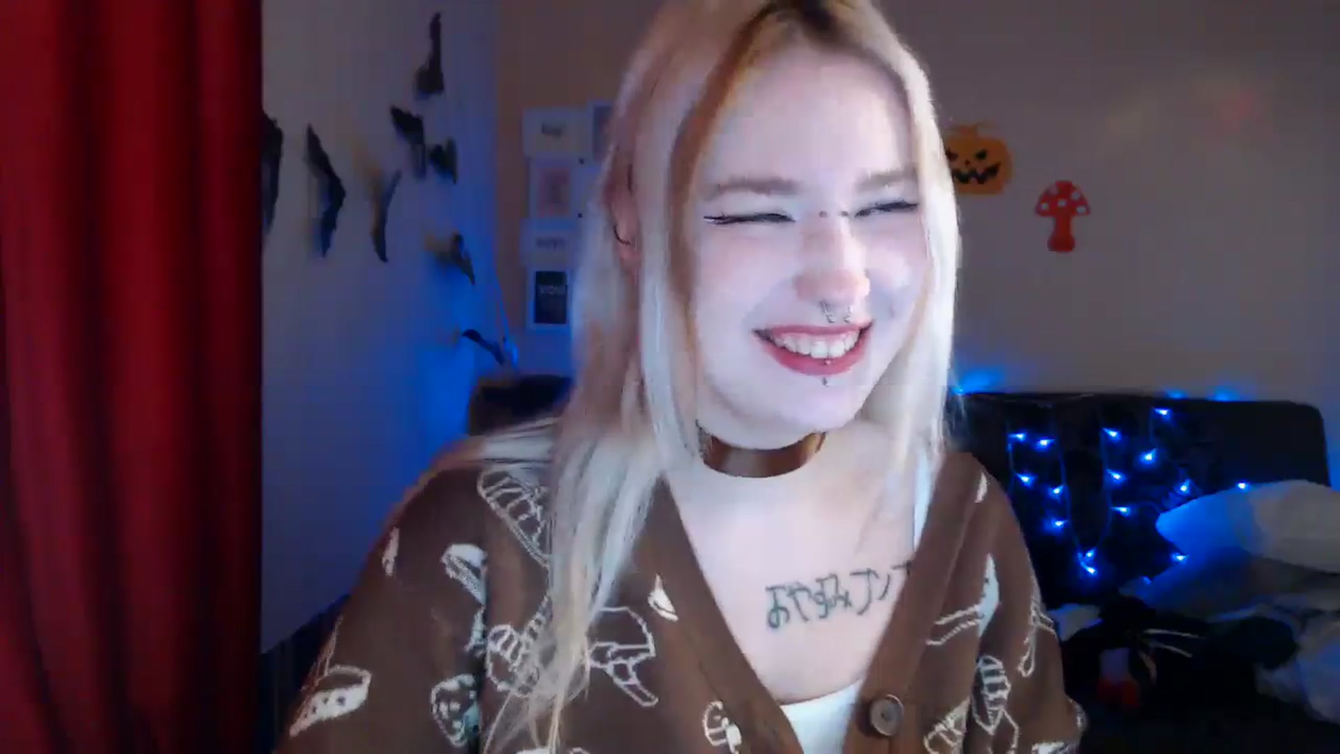 Gallery image thumbnail from Killinna's myfreecams stream on, 10/17/2024, 14:45 image 2 of 20