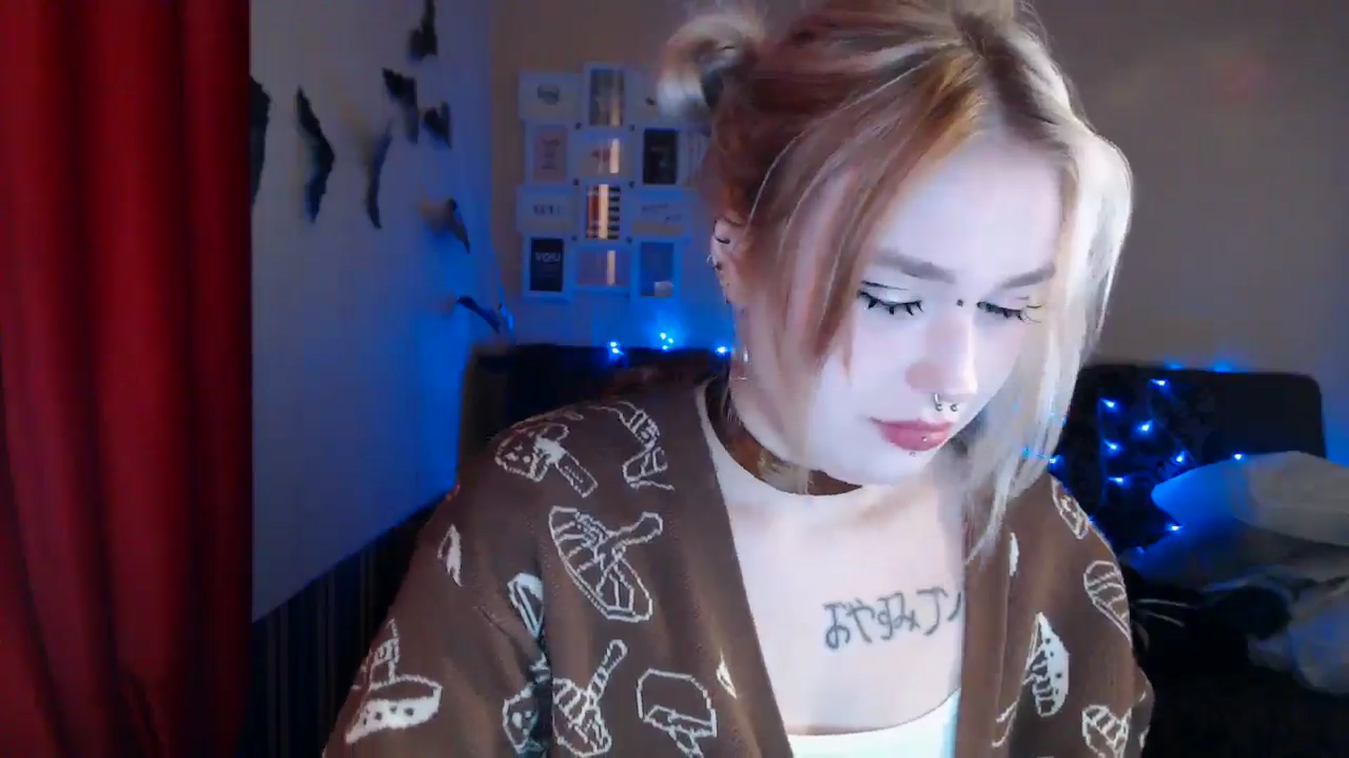 Gallery image thumbnail from Killinna's myfreecams stream on, 10/17/2024, 14:45 image 14 of 20