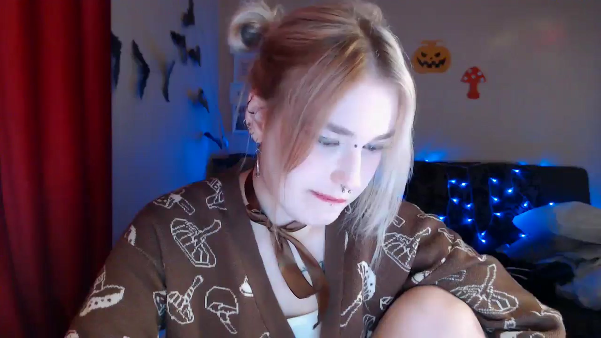 Gallery image thumbnail from Killinna's myfreecams stream on, 10/17/2024, 14:45 image 7 of 20
