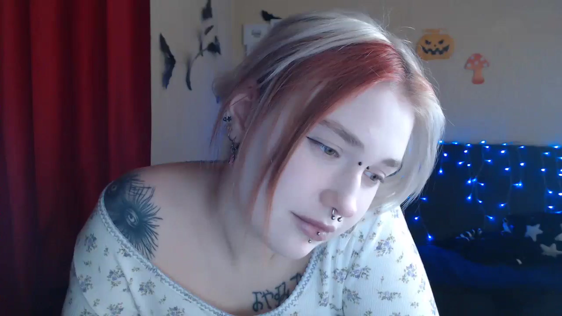 Gallery image thumbnail from Killinna's myfreecams stream on, 11/17/2024, 15:38 image 12 of 20