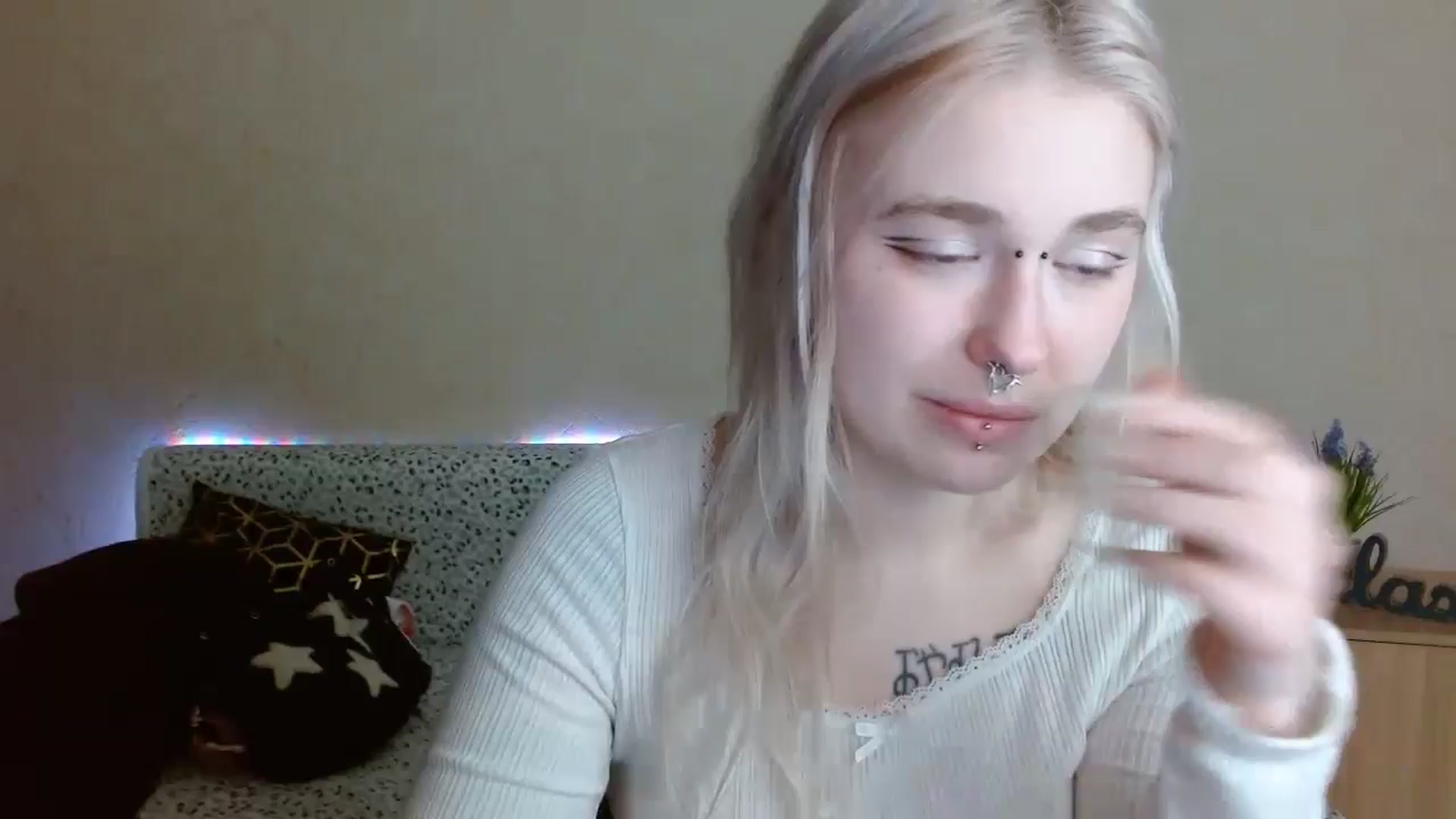 Gallery image thumbnail from Killinna's myfreecams stream on, 12/12/2024, 16:02 image 1 of 20