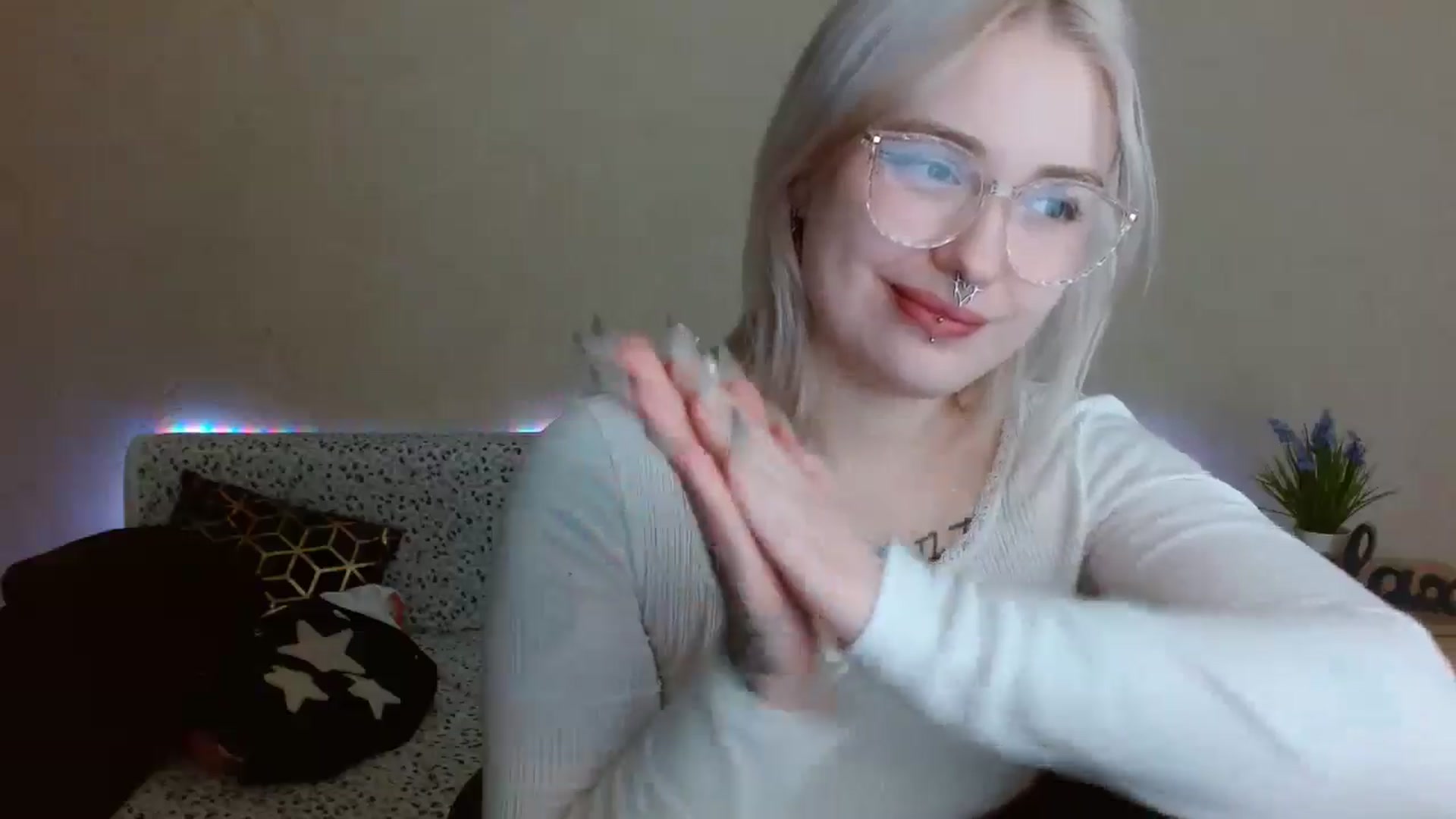 Gallery image thumbnail from Killinna's myfreecams stream on, 12/12/2024, 17:20 image 15 of 20