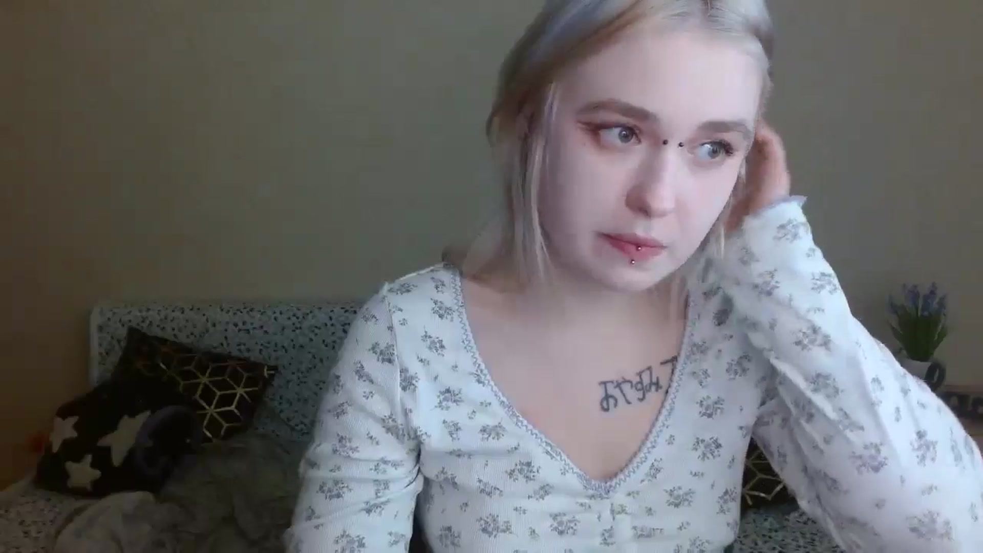 Gallery image thumbnail from Killinna's myfreecams stream on, 12/15/2024, 15:52 image 10 of 20