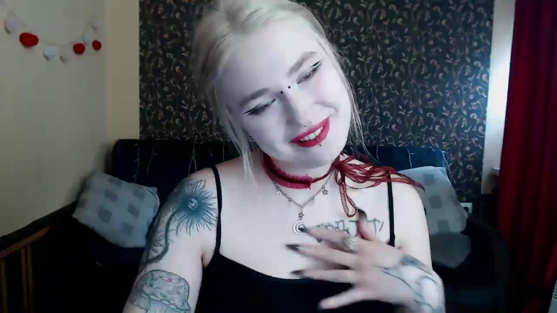 Gallery image thumbnail from Killinna's myfreecams stream on, 04/10/2025, 12:38 image 1 of 20