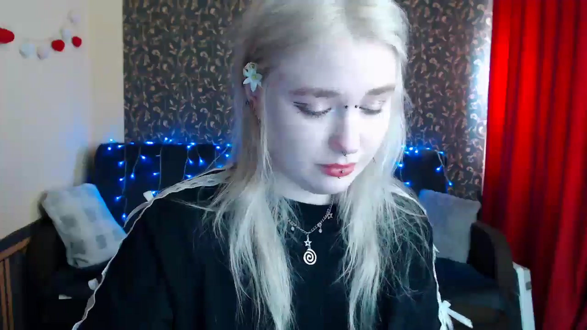 Gallery image thumbnail from Killinna's myfreecams stream on, 04/15/2025, 14:16 image 15 of 20