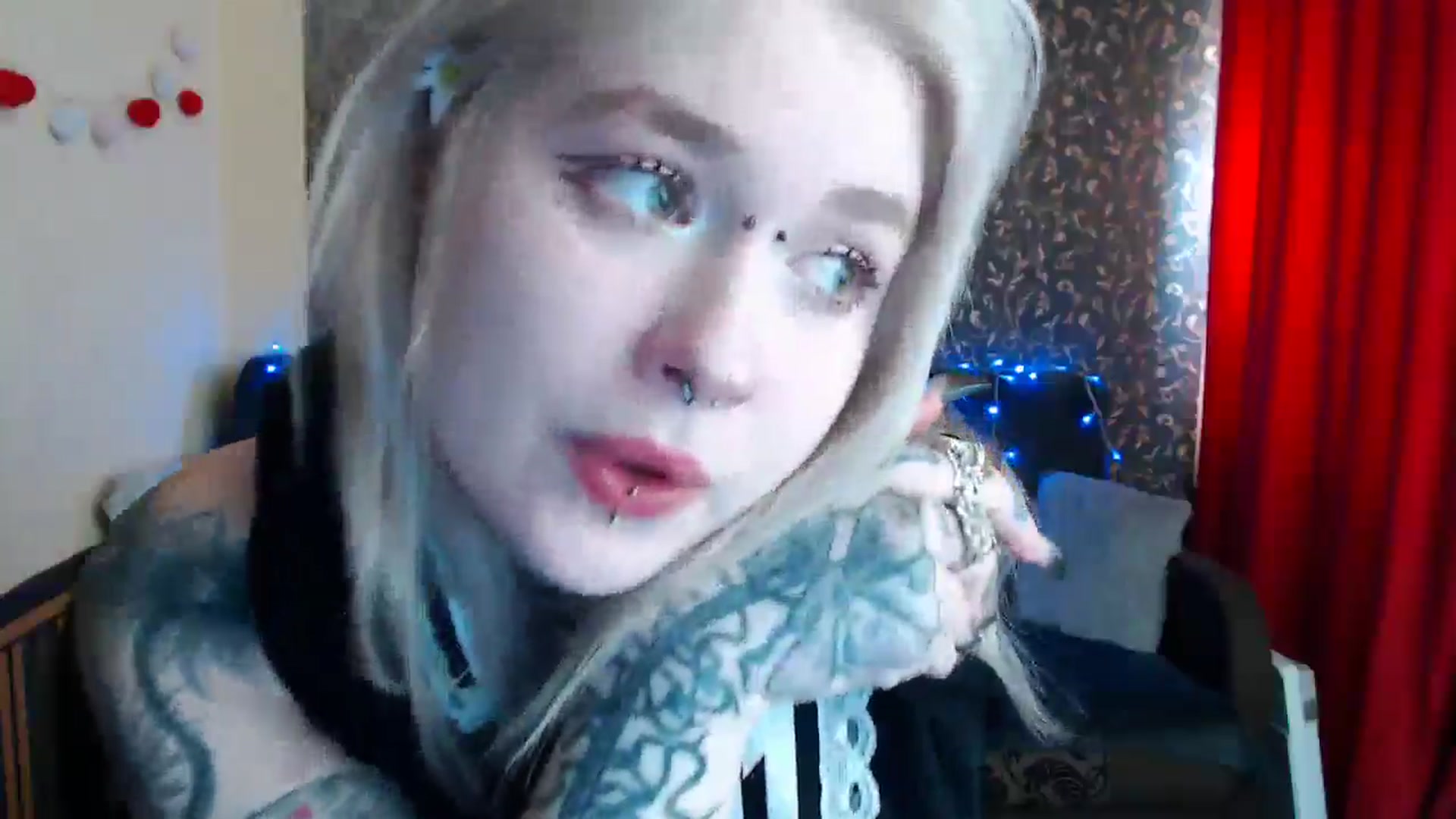 Gallery image thumbnail from Killinna's myfreecams stream on, 04/15/2025, 14:16 image 18 of 20