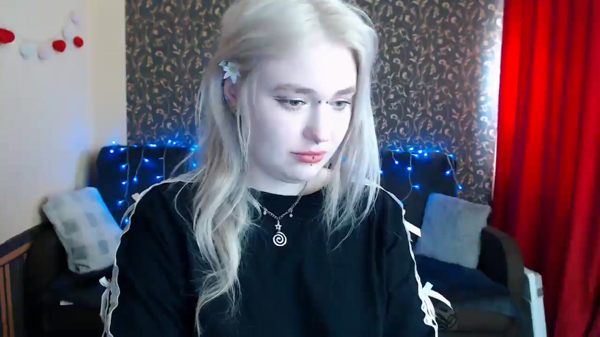 Gallery image thumbnail from Killinna's myfreecams stream on, 04/15/2025, 14:16 image 17 of 20