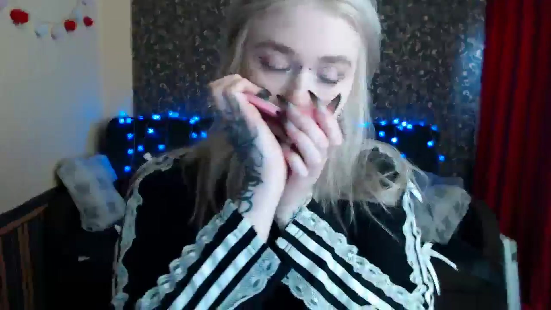Gallery image thumbnail from Killinna's myfreecams stream on, 04/15/2025, 15:25 image 8 of 20