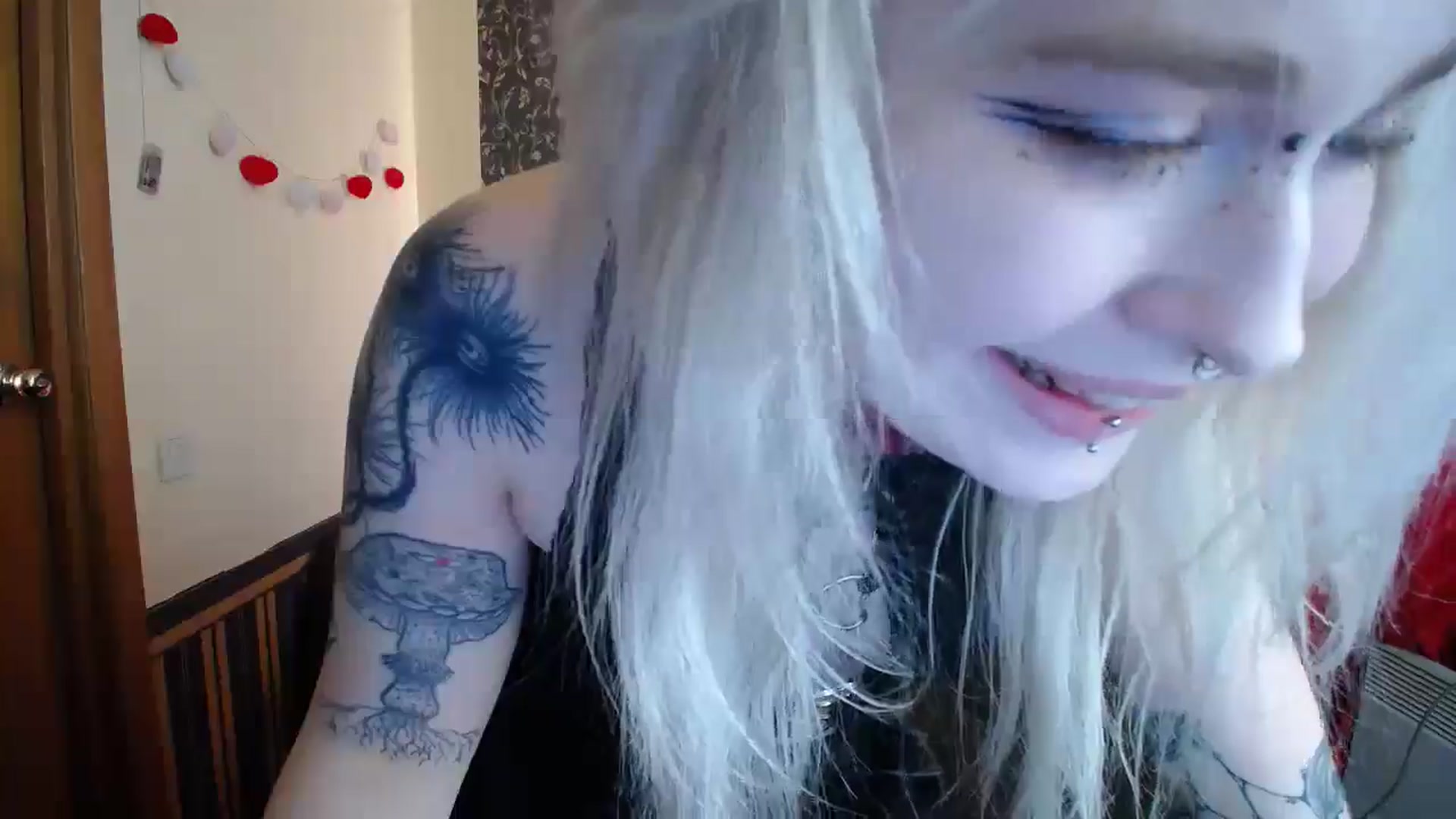 Gallery image thumbnail from Killinna's myfreecams stream on, 04/30/2025, 14:19 image 2 of 20