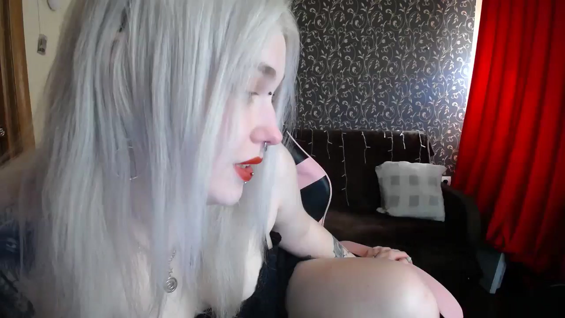 Gallery image thumbnail from Killinna's myfreecams stream on, 05/04/2025, 14:18 image 8 of 20