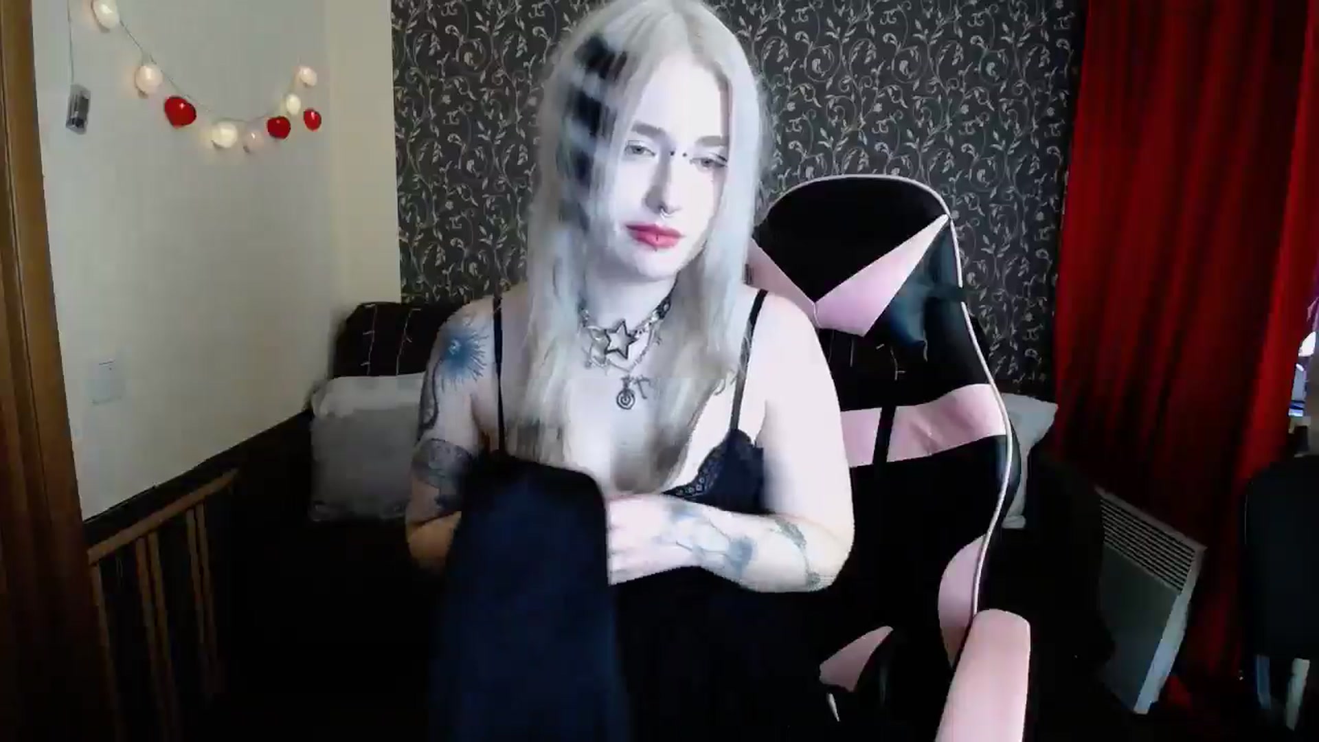 Gallery image thumbnail from Killinna's myfreecams stream on, 05/11/2025, 16:05 image 18 of 20