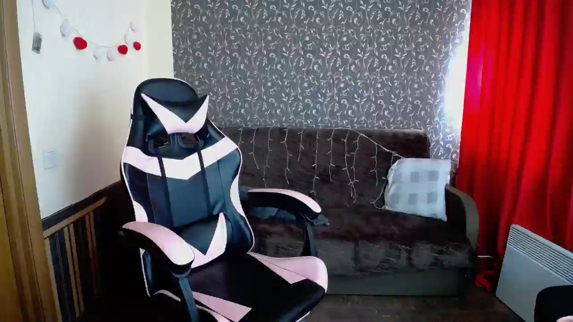 Gallery image thumbnail from Killinna's myfreecams stream on, 05/13/2025, 14:20 image 2 of 20