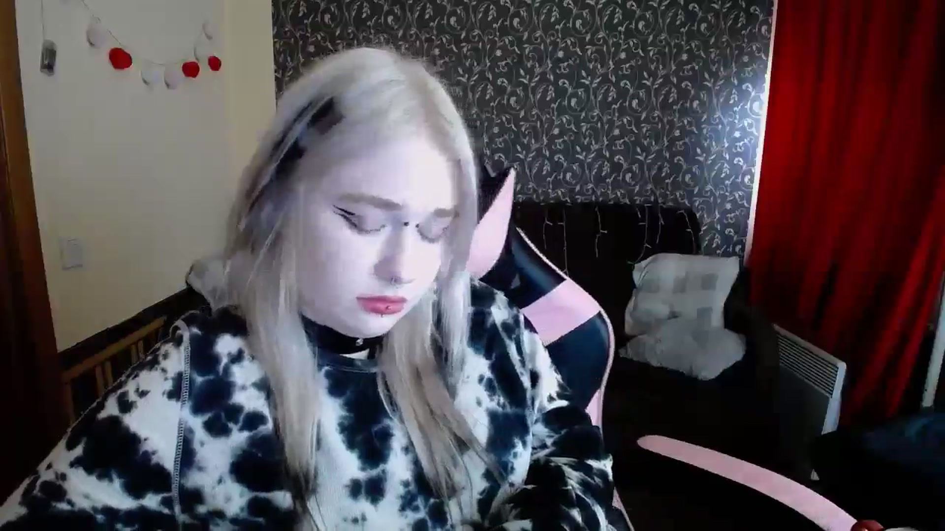 Gallery image thumbnail from Killinna's myfreecams stream on, 05/14/2025, 15:51 image 2 of 20