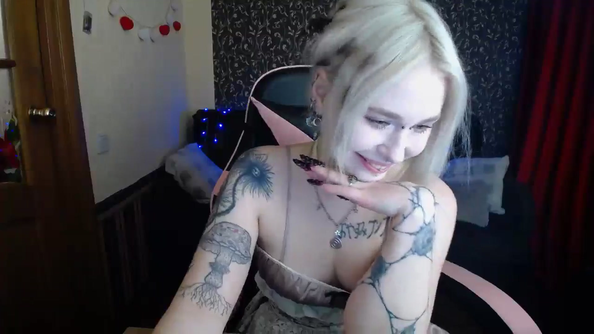 Gallery image thumbnail from Killinna's myfreecams stream on, 05/28/2025, 16:20 image 10 of 20