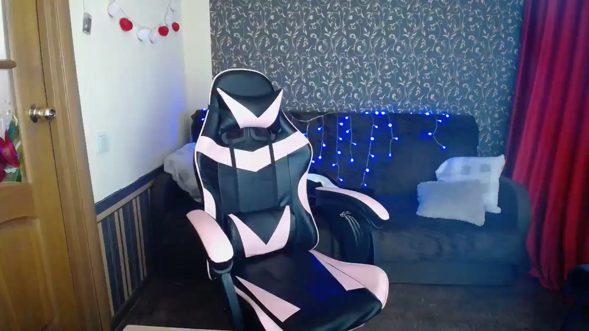 Gallery image thumbnail from Killinna's myfreecams stream on, 05/28/2025, 16:20 image 13 of 20