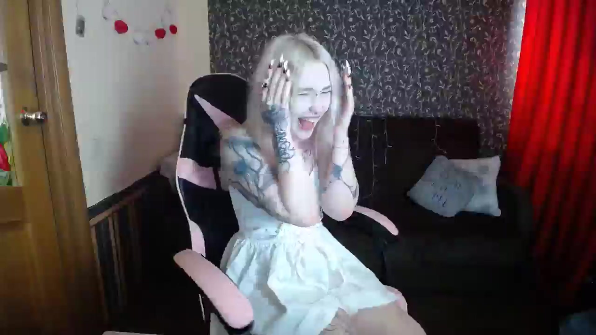 Gallery image thumbnail from Killinna's myfreecams stream on, 06/04/2025, 14:40 image 13 of 20