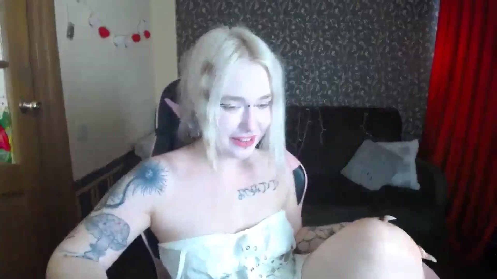 Gallery image thumbnail from Killinna's myfreecams stream on, 06/04/2025, 15:00 image 2 of 20