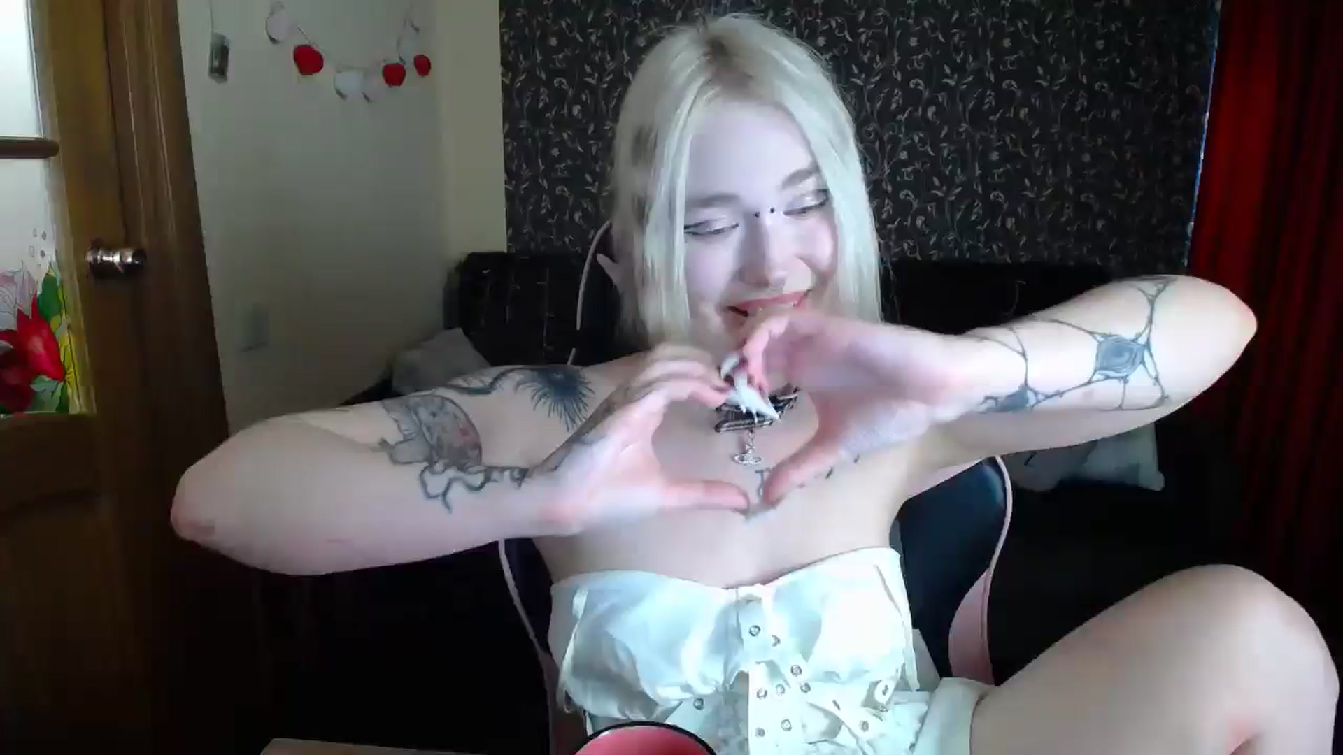 Gallery image thumbnail from Killinna's myfreecams stream on, 06/04/2025, 15:57 image 3 of 20